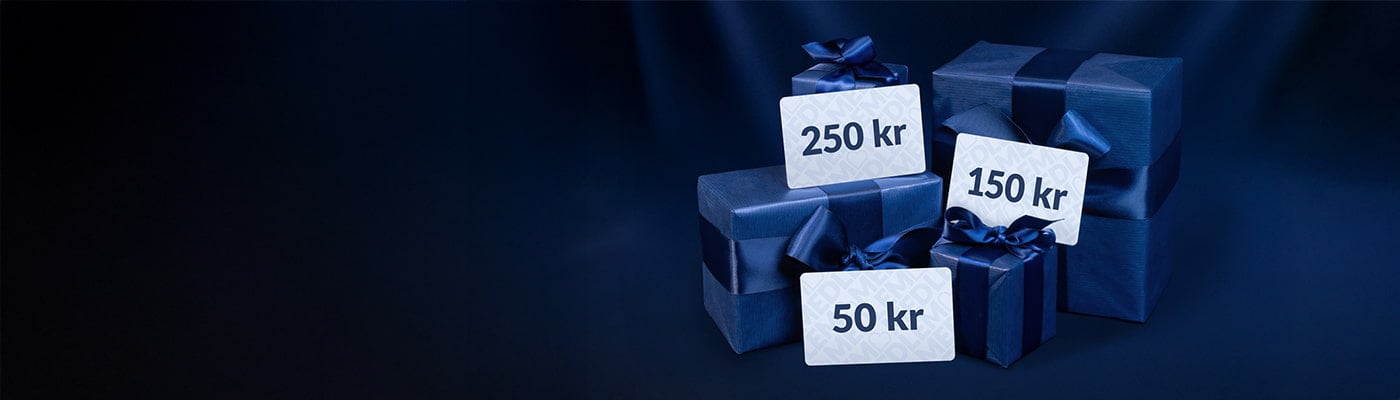 Tre presentkort med beloppen 50 kr, 150 kr och 250 kr placerade på inslagna mörkblå paket med rosetter mot mörk bakgrund.