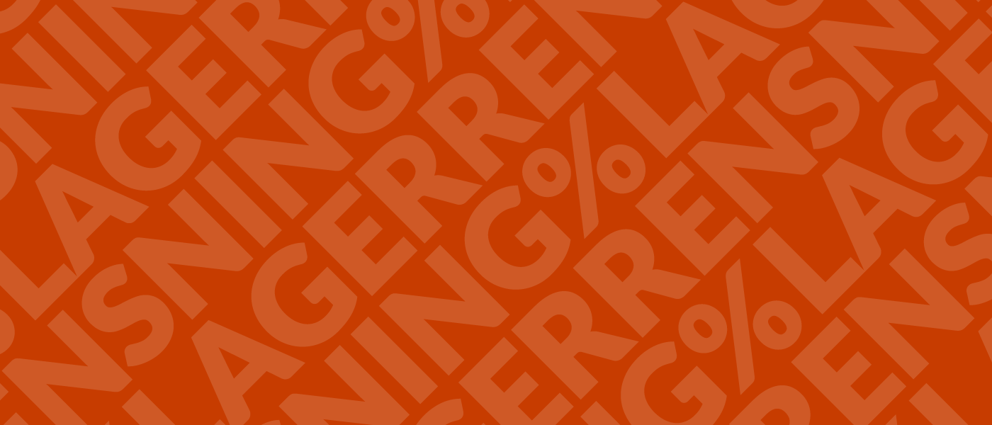 Bakgrund i orange med upprepad text "LAGERRRENSNING %" i snedställd, ljusare nyans.