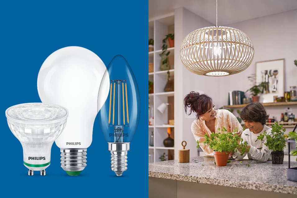 Tre Philips LED-lyspærer mot blå bakgrunn og kjøkkenmiljø med to personer som planterer under varm taklampe.
