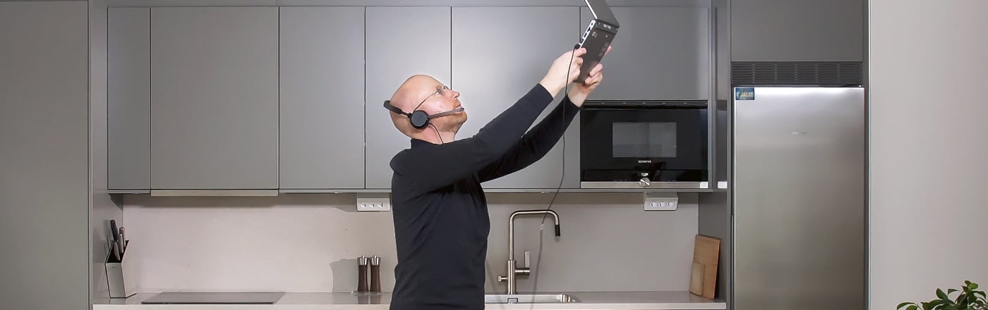 Man med dålig wifi-täckning