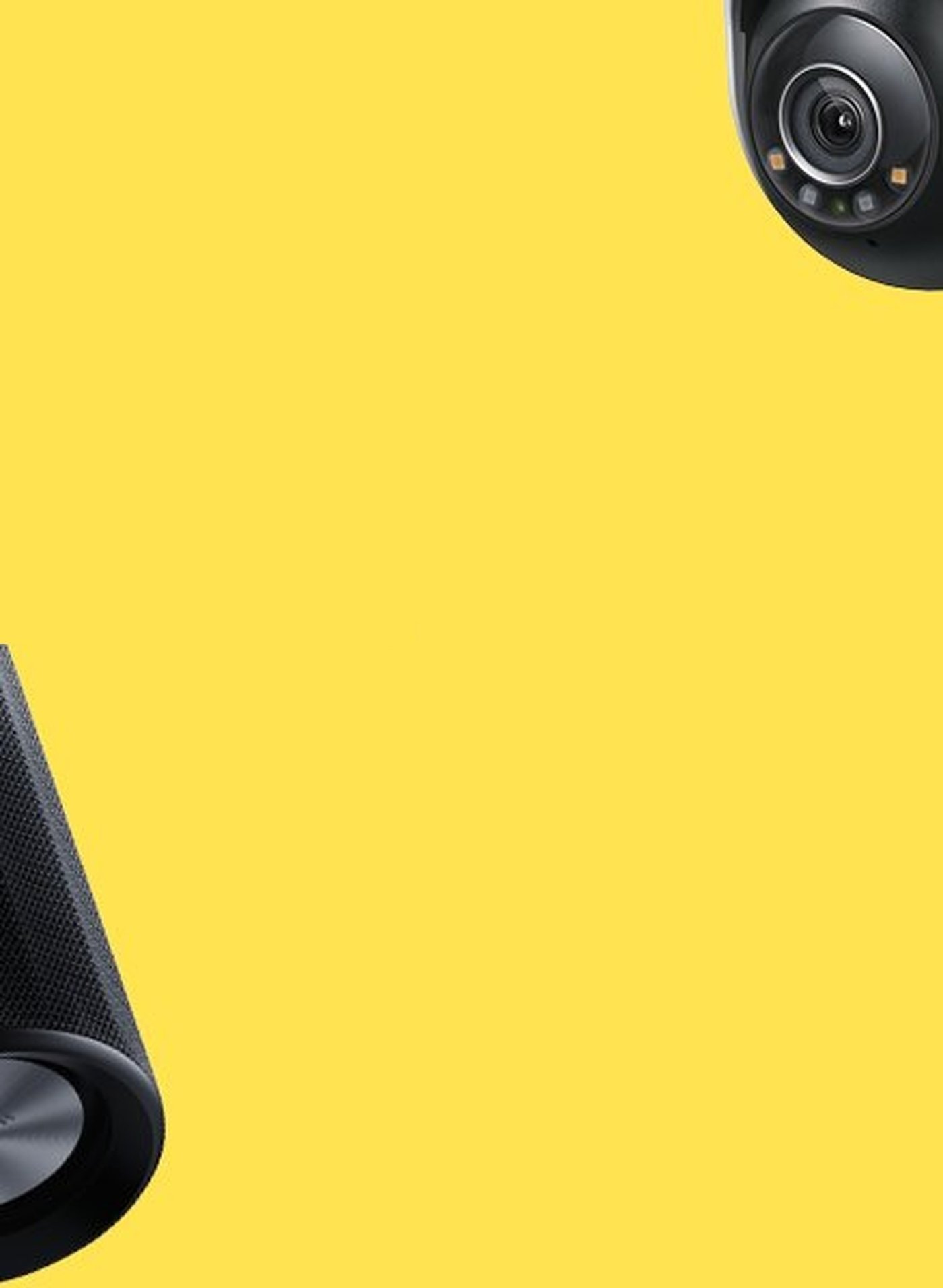 Gul bakgrund med texten "Kjell OUT", flankeras av svart högtalargaller till vänster och övervakningskamera till höger.