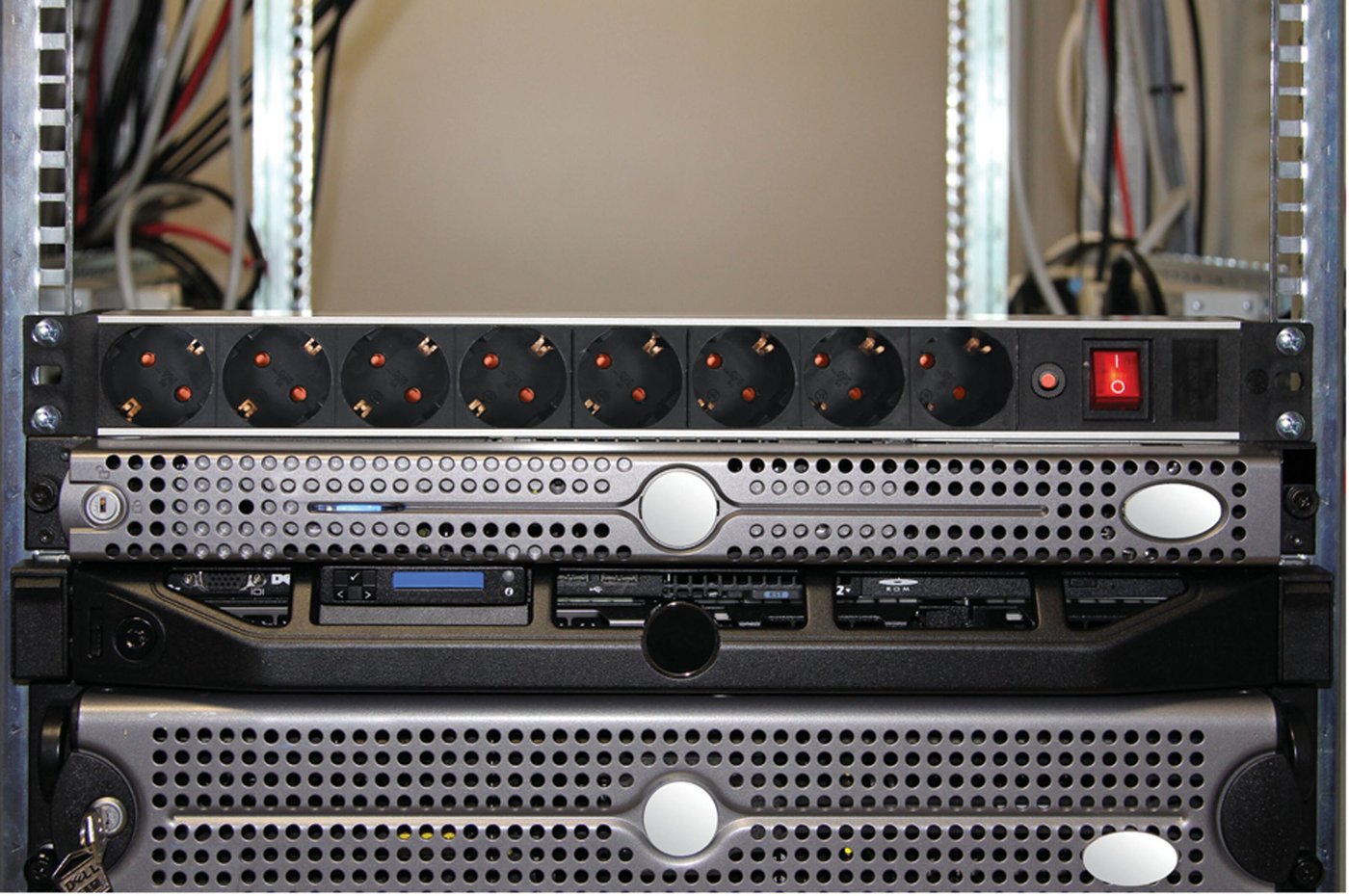 Grenuttag för rackmontering 8-vägs