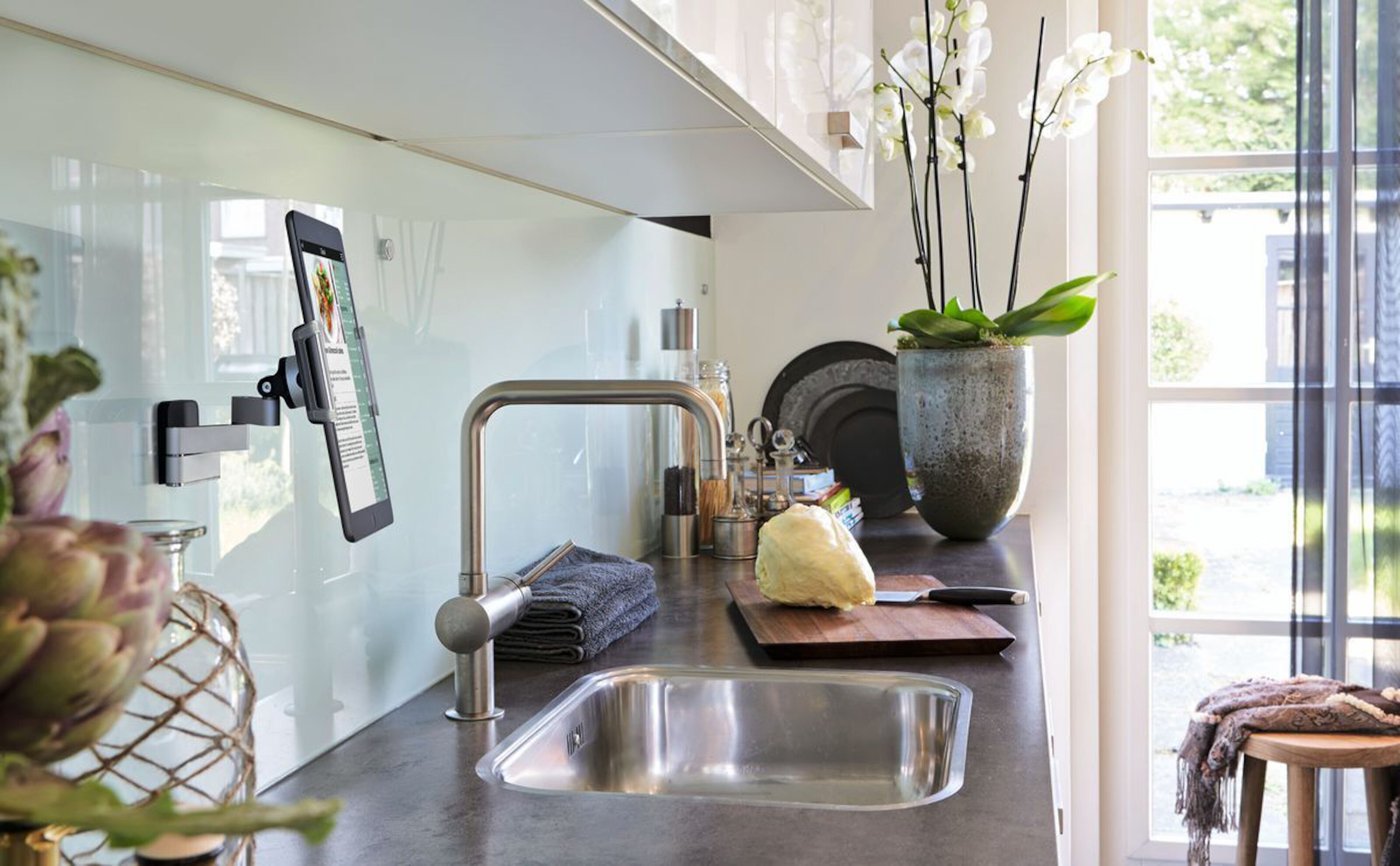 Vogels Tablet Flex Väggfäste för surfplatta 7-13"