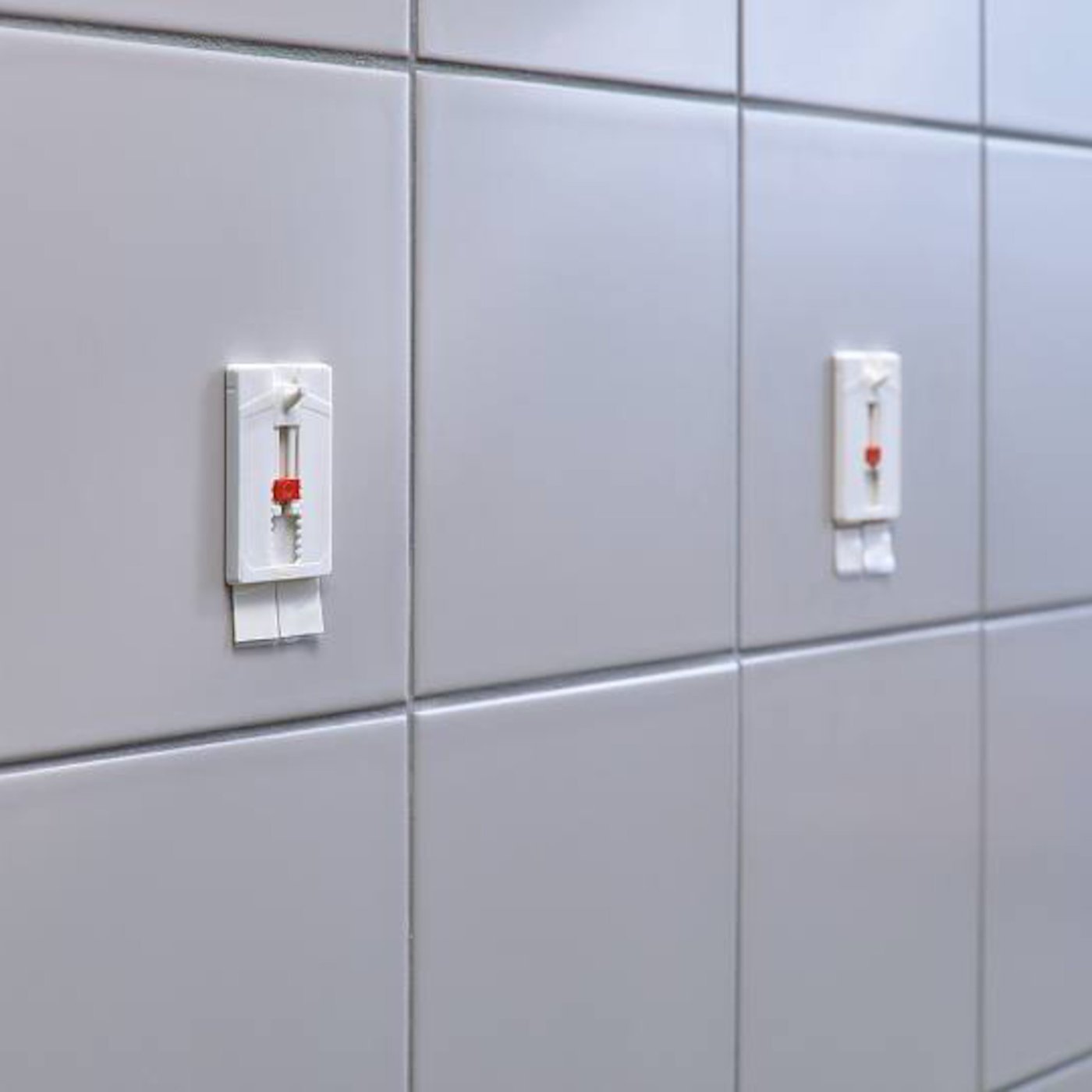 Tesa Justerbar limspiker for kakkel og metall 4 kg 2-pk.