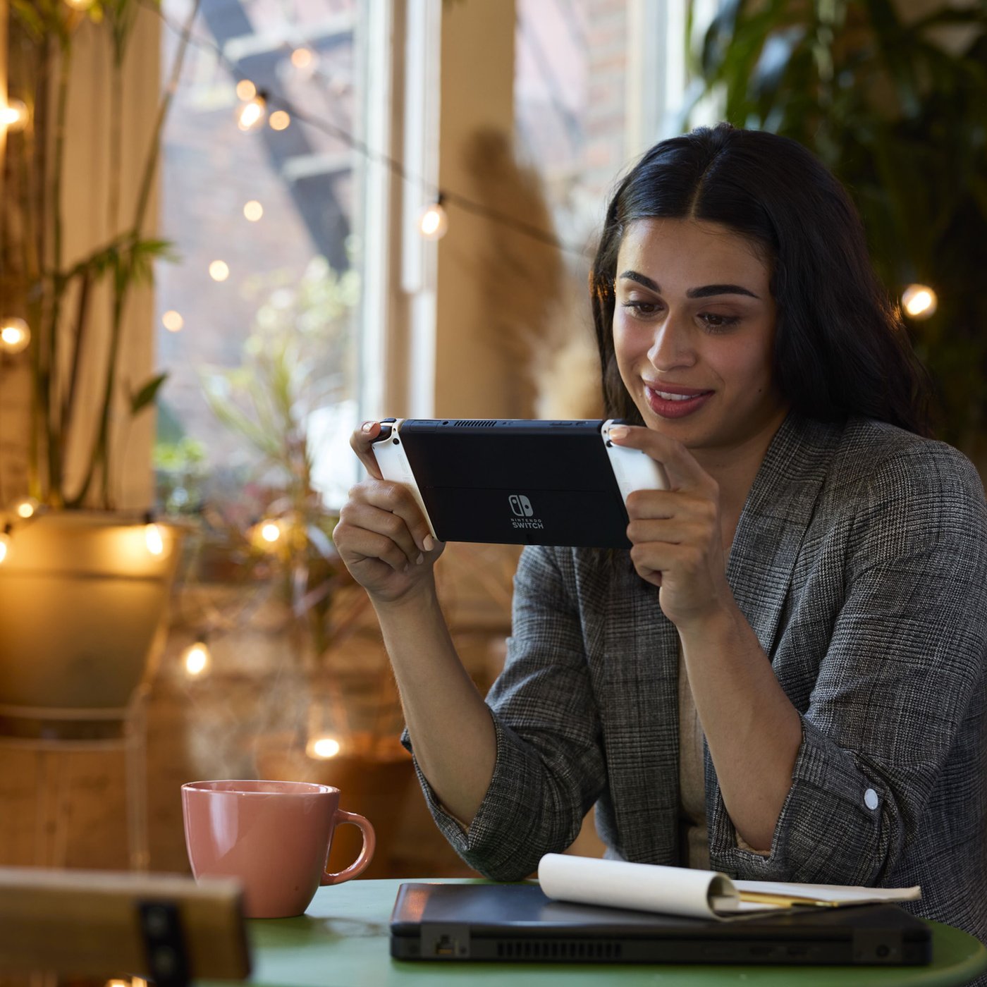 Nintendo Switch (OLED) Spelkonsol 7” Röd/Blå