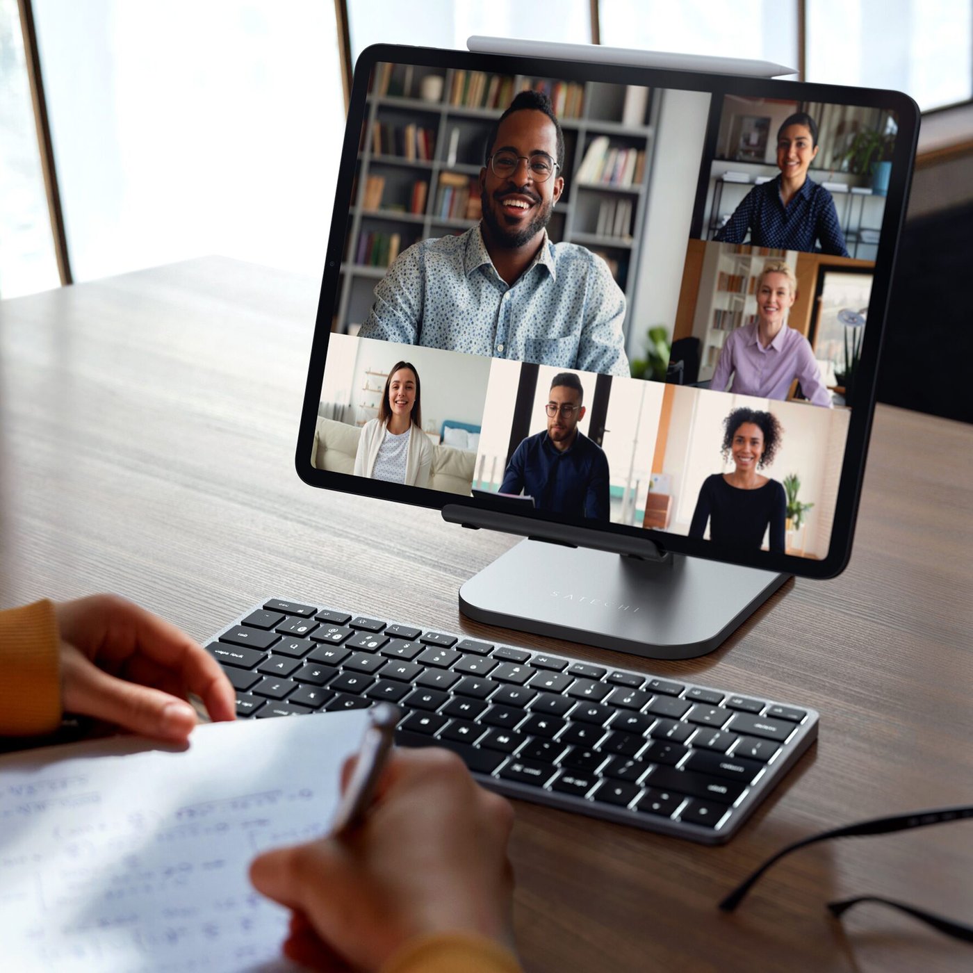 Satechi Aluminum Desktop Stand för iPad Pro