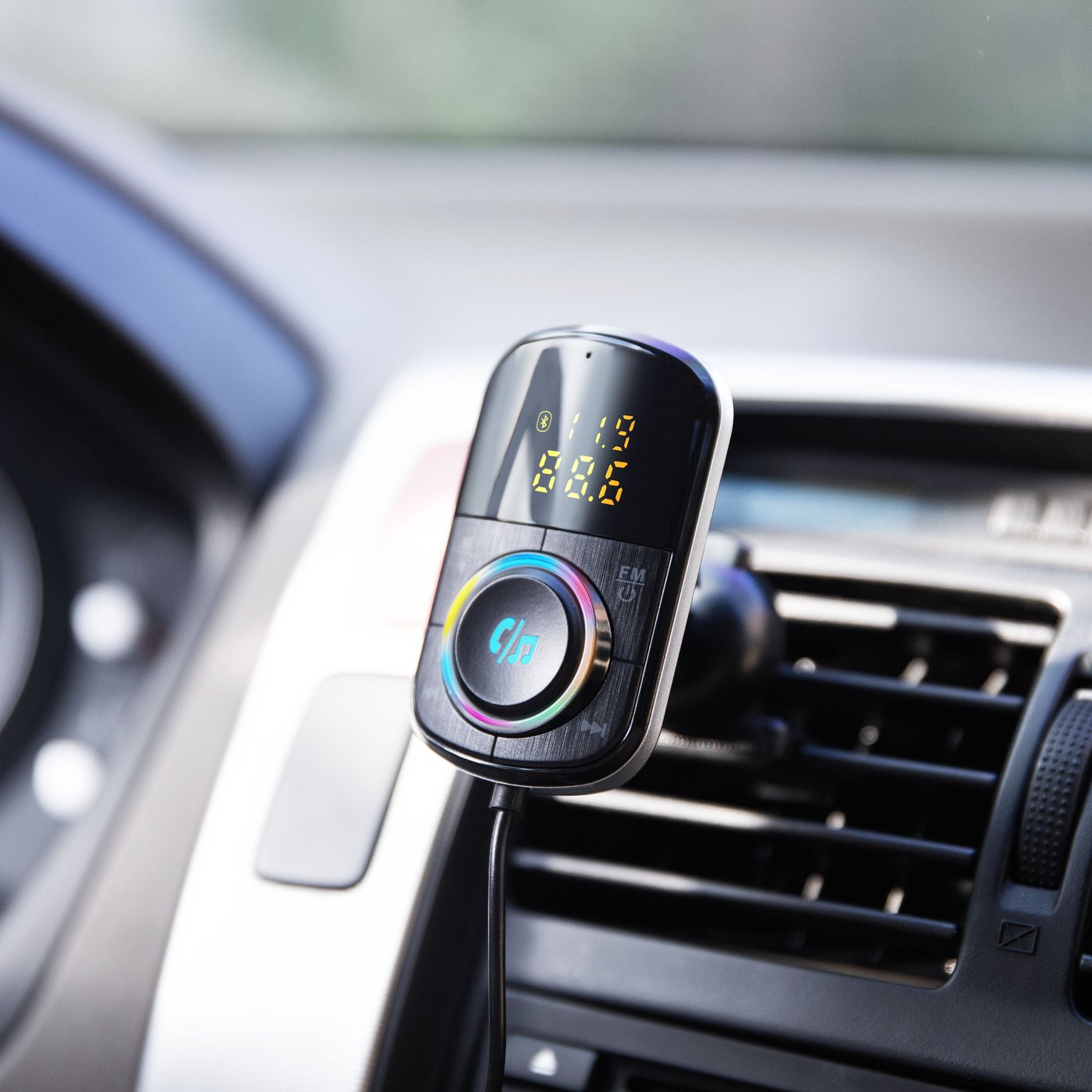 Linocell FM-sender med Bluetooth og hurtiglading