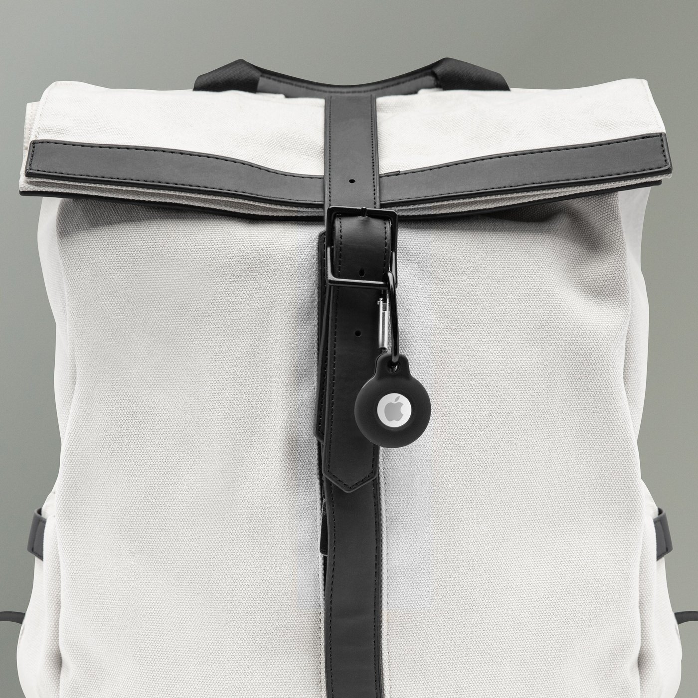 Linocell AirTag Silikonetui med karabinkrok Svart