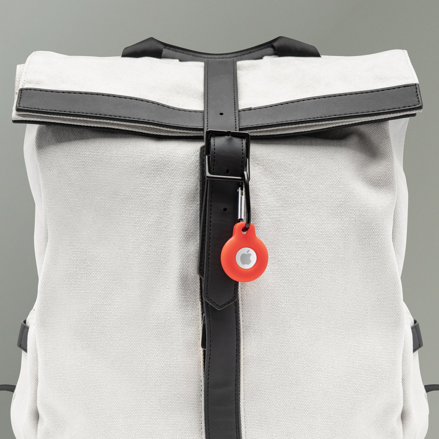 Linocell AirTag Silikonetui med karabinkrok Svart