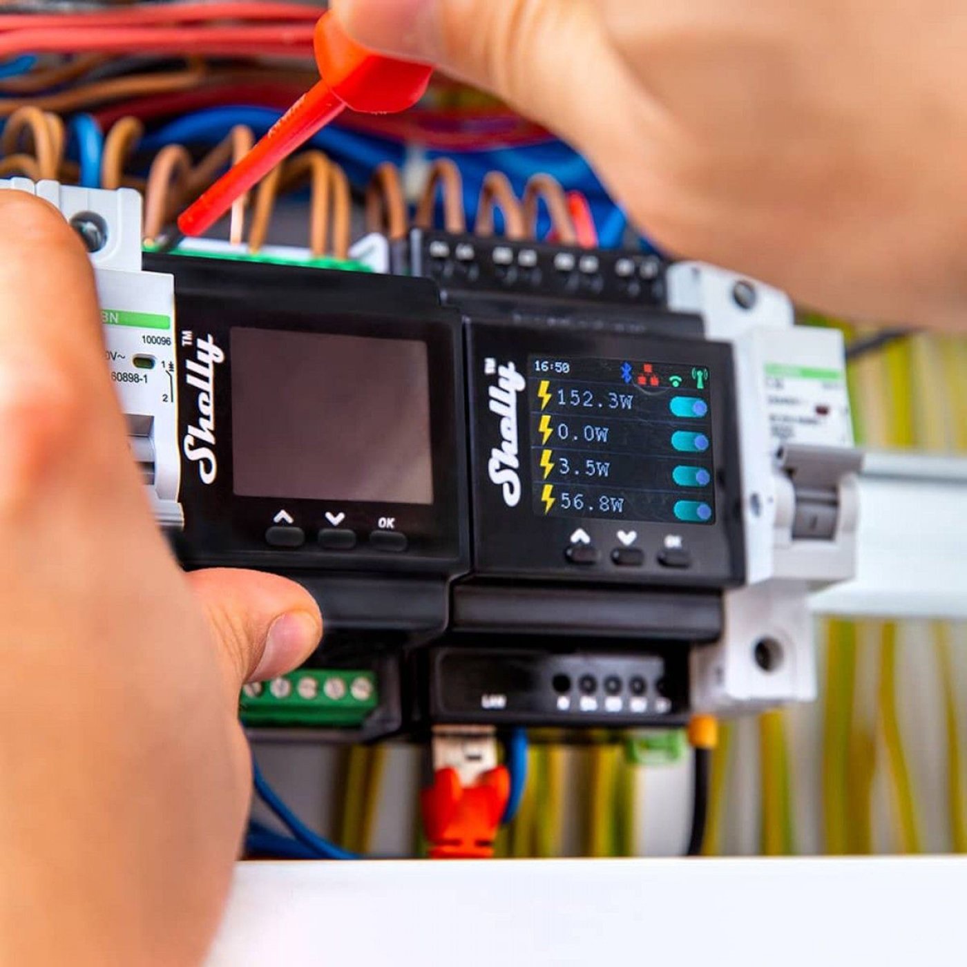 Shelly 4Pro PM DIN-fjernstrømbryter