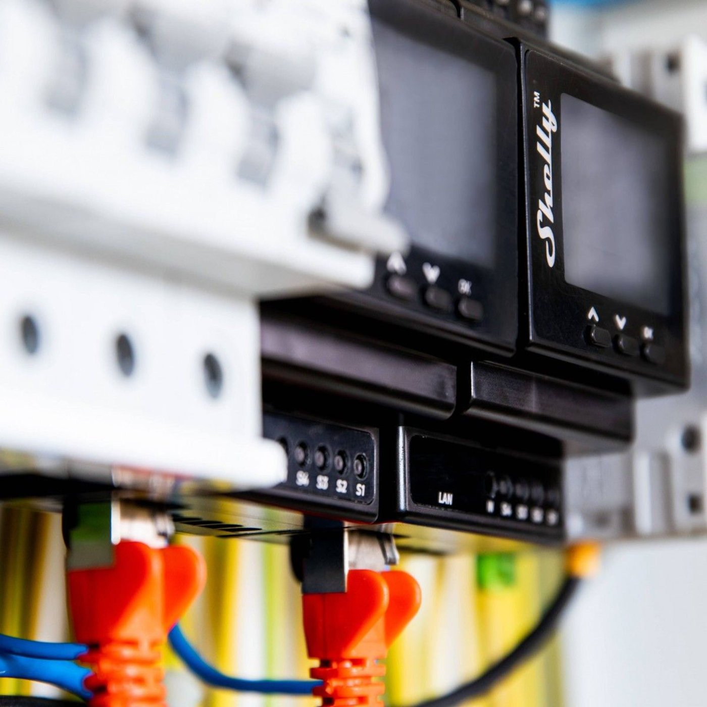 Shelly 4Pro PM DIN-fjernstrømbryter