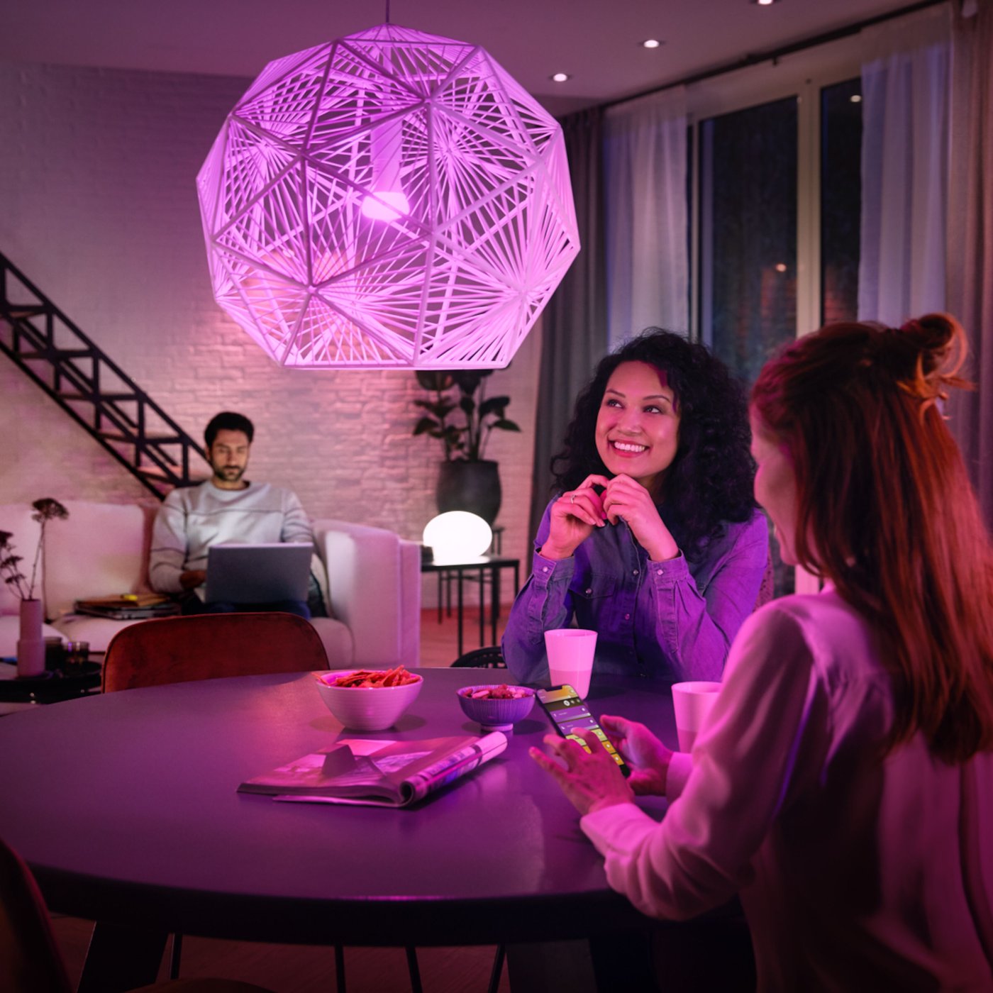 Philips Hue Startpakke: 2x White & Color E27 + Dimmer + Bridge