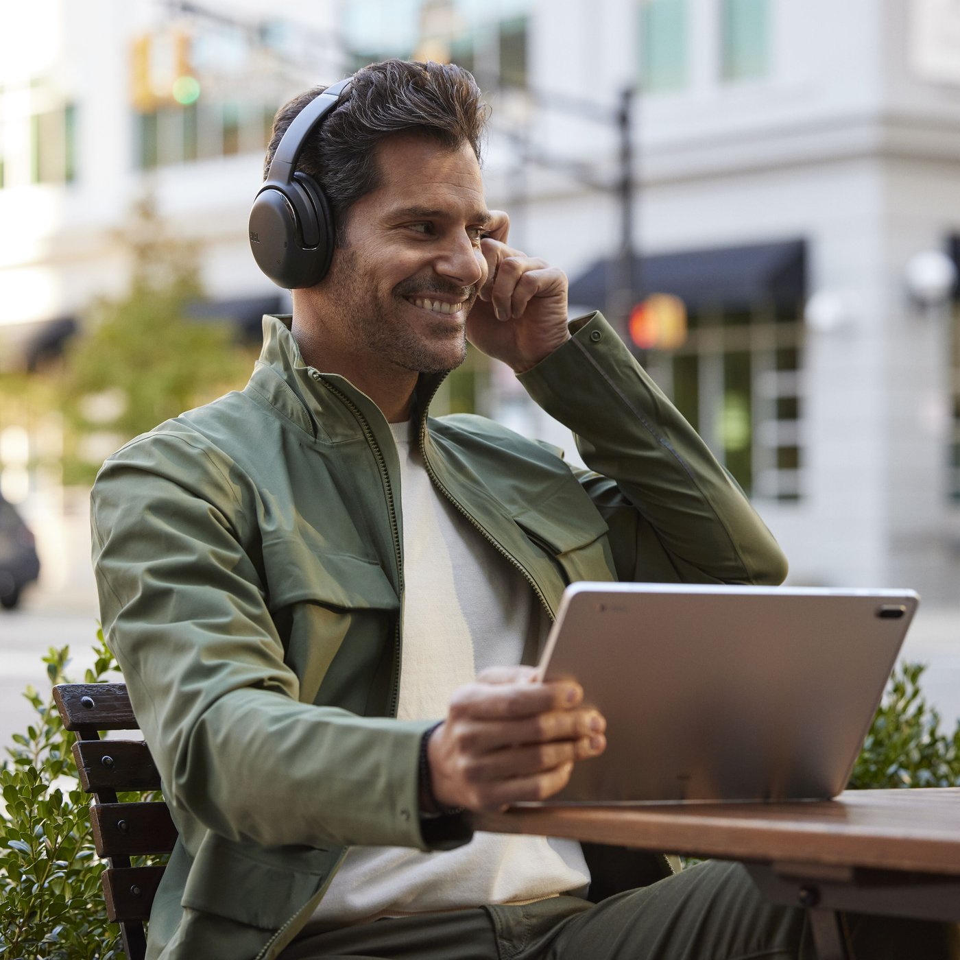Over-ear brusreducerande hörlurar