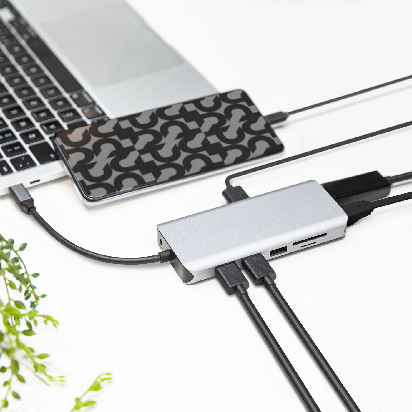 Plexgear Multiadapter för USB-C med 12 anslutningar