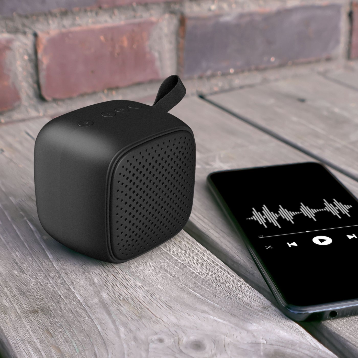 Ultra-bärbar Bluetooth-högtalare hos Kjell & Company