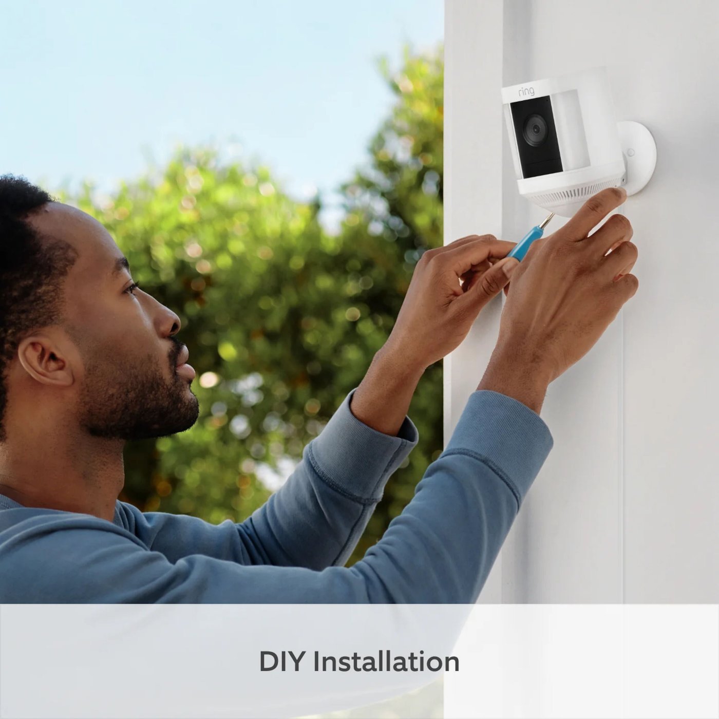 Ring Spotlight Cam Plus Plug-In Övervakningskamera Vit