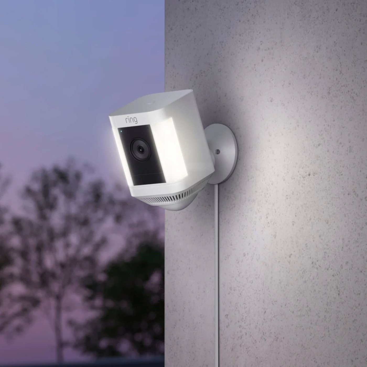 Ring Spotlight Cam Plus Plug-In Övervakningskamera Vit