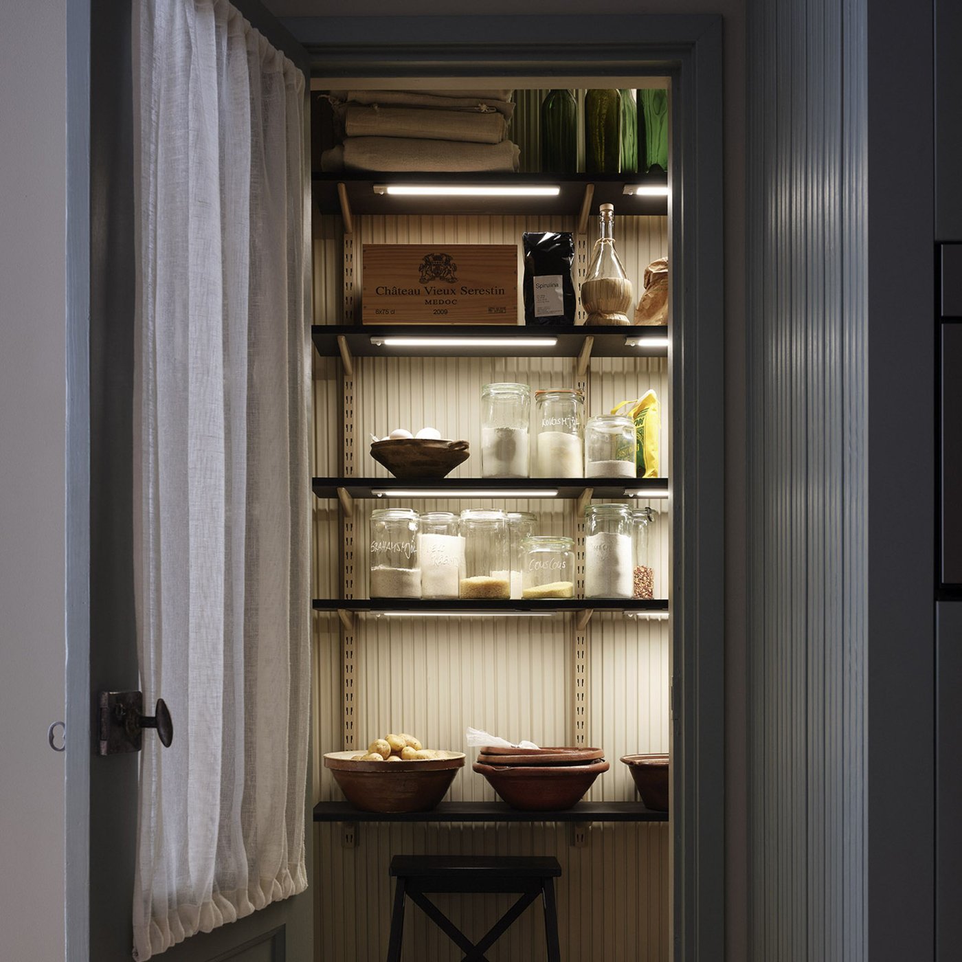 LEDVANCE Oppladbar LED-list med bevegelsessensor og skumringsrele