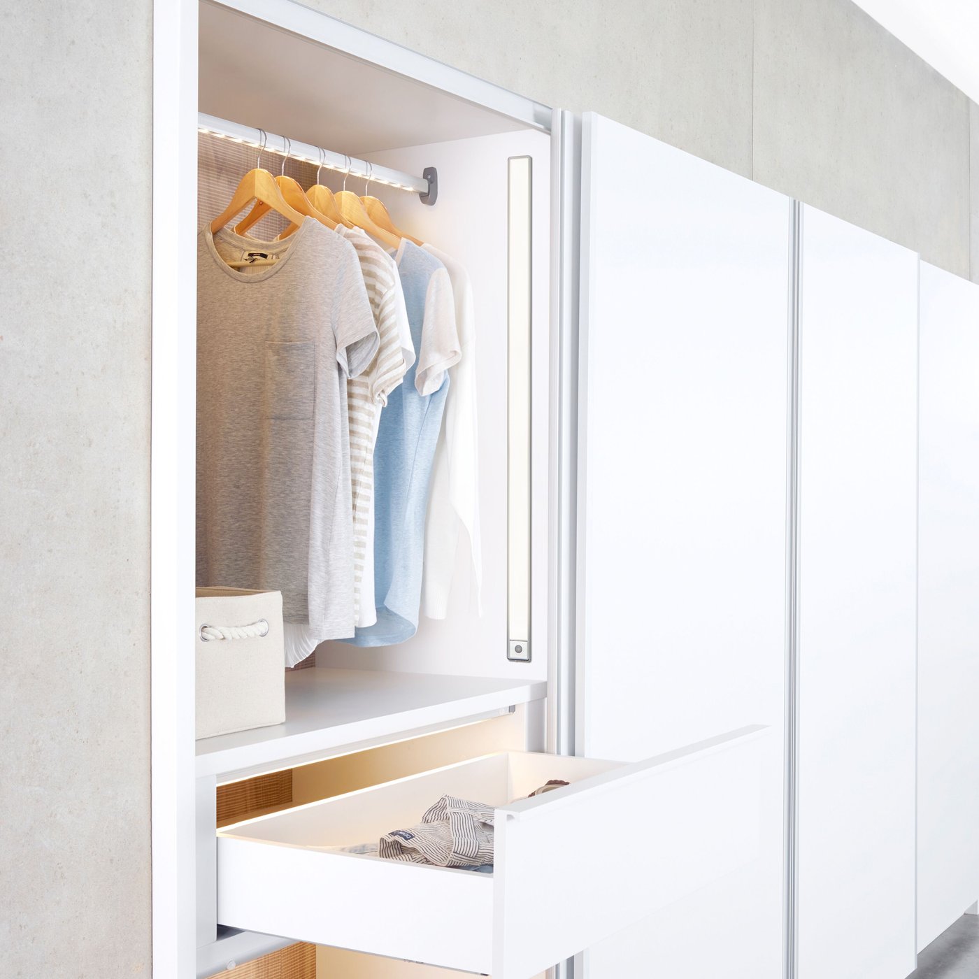 Luxorparts Oppladbar magnetisk LED-lysrampe 80 cm