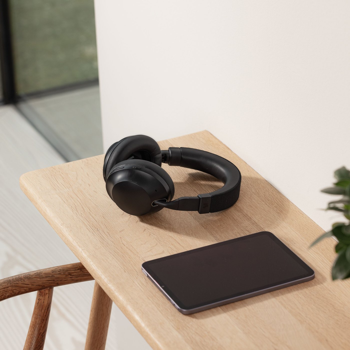 Nomadelic Hybrid ANC Headphones Solo 200