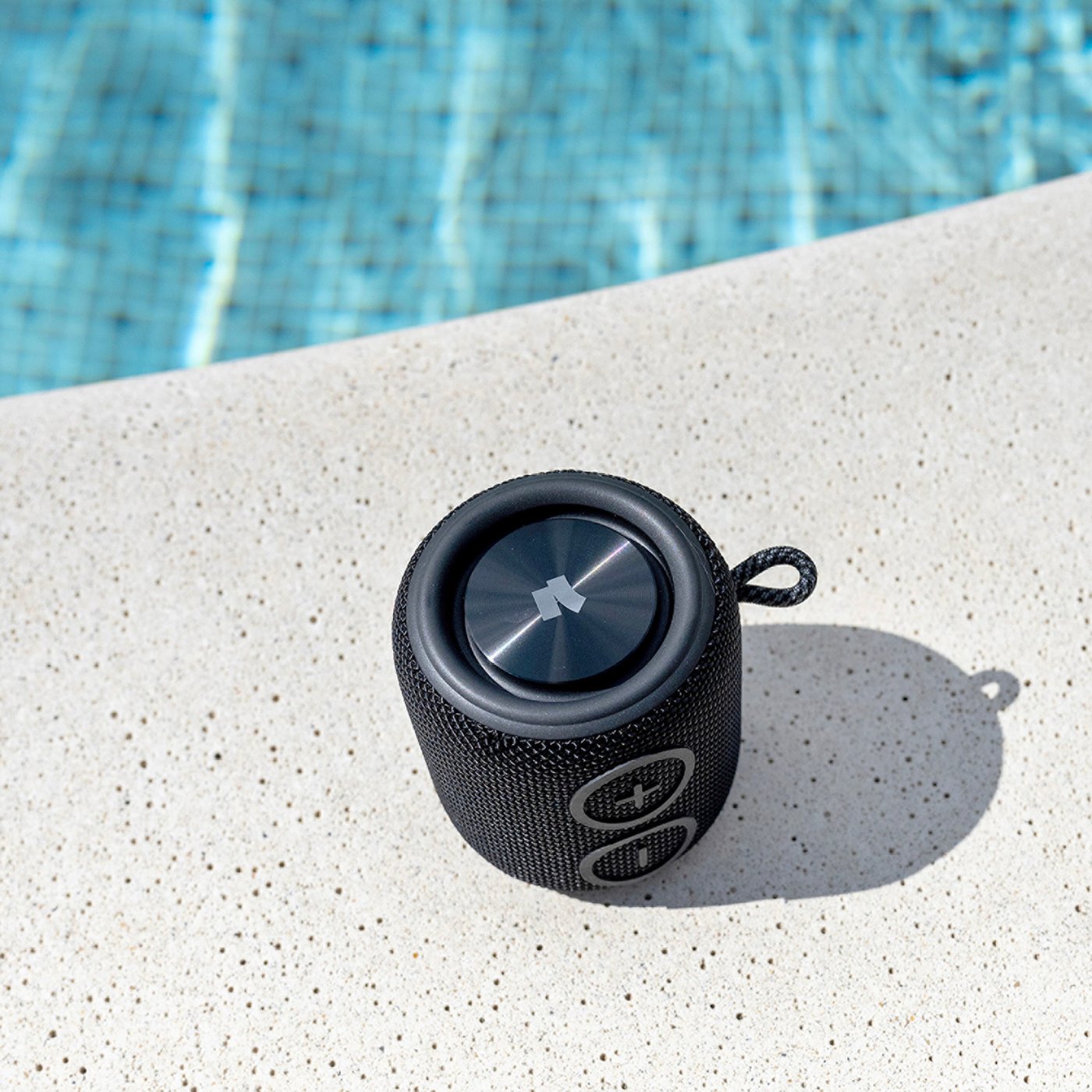 Nomadelic Loud 705 Vattentät Bluetooth-högtalare Svart