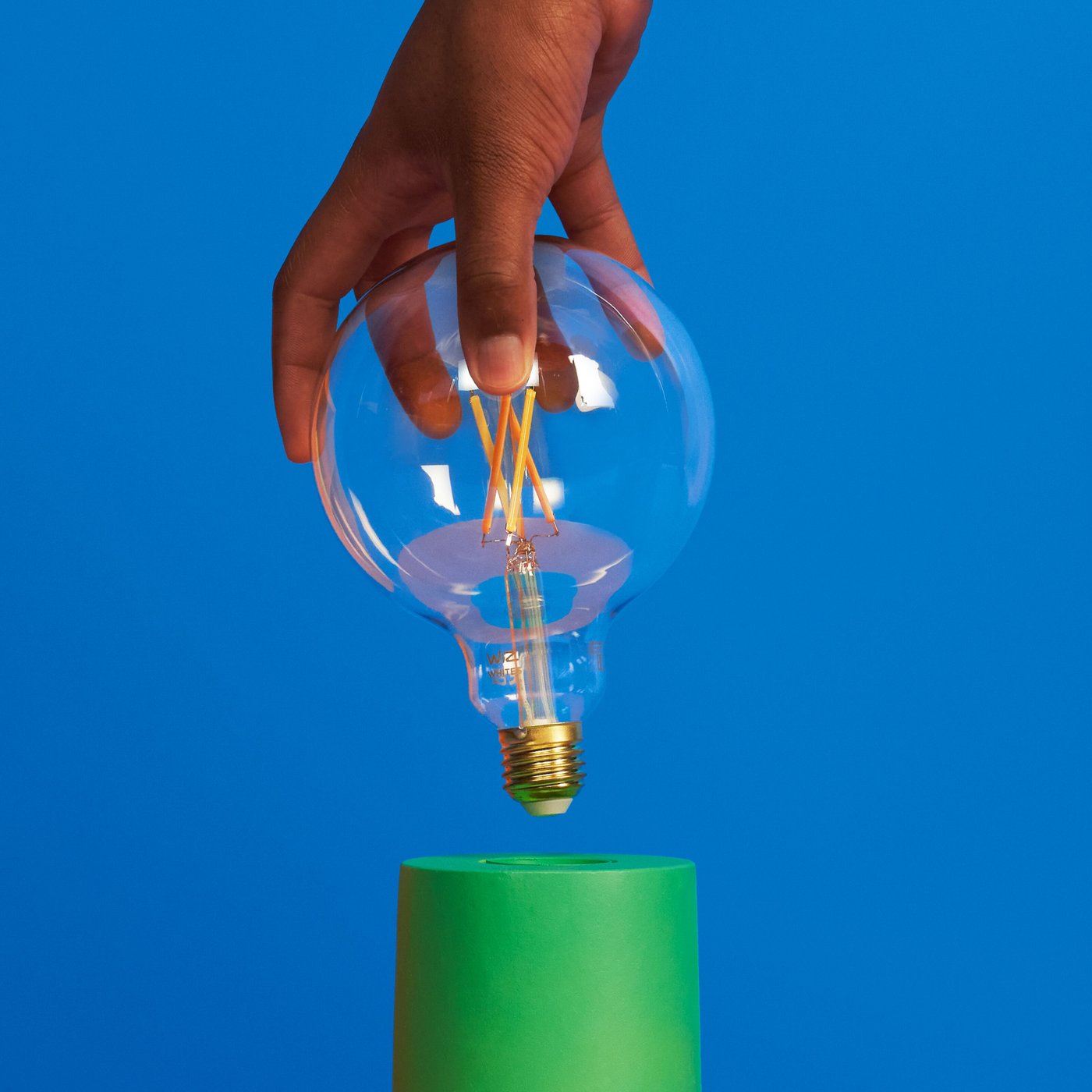 WiZ Clear Filament G95 Smart LED-lampa E27 806 lm