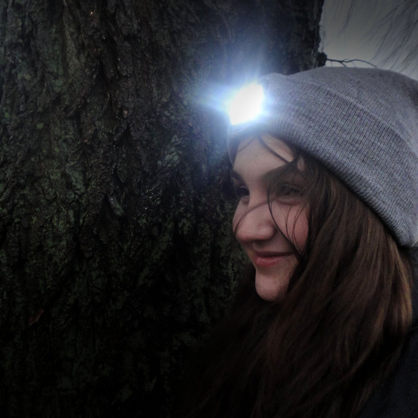 Ledsavers Lue med LED-lykt Hvit