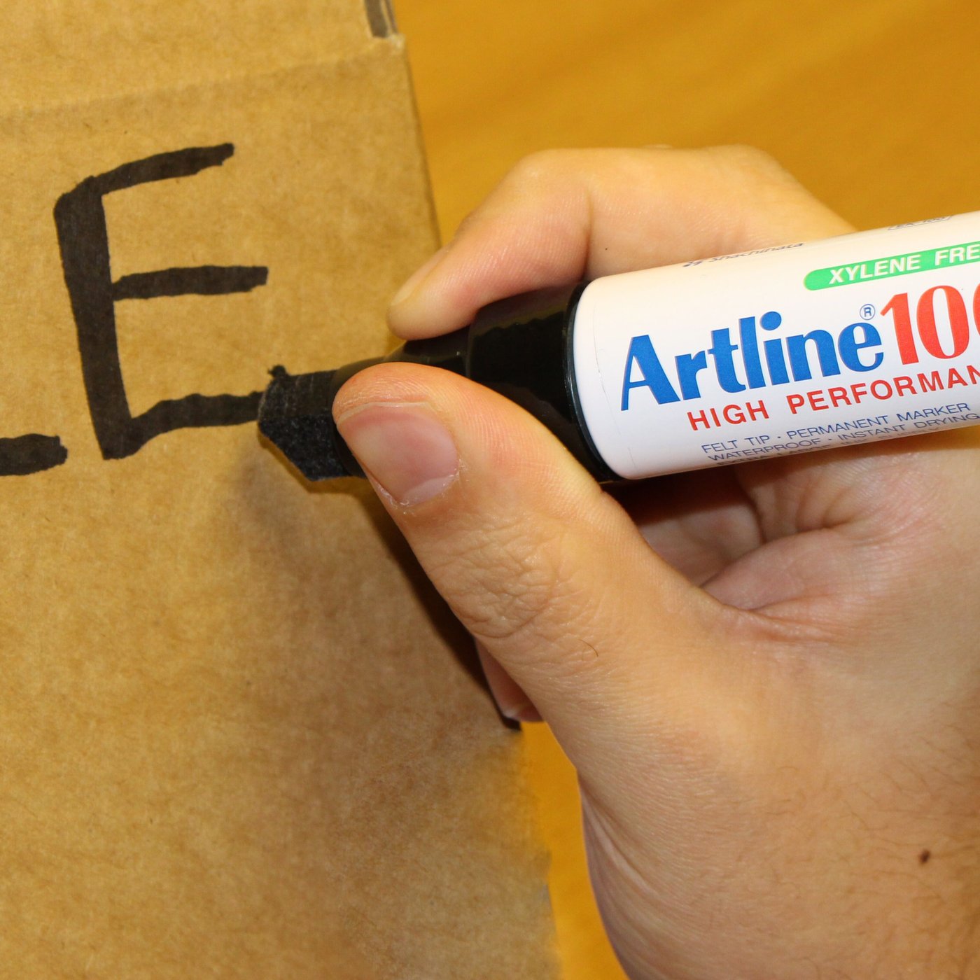 Artline Tykk merkepenn 100 - Svart