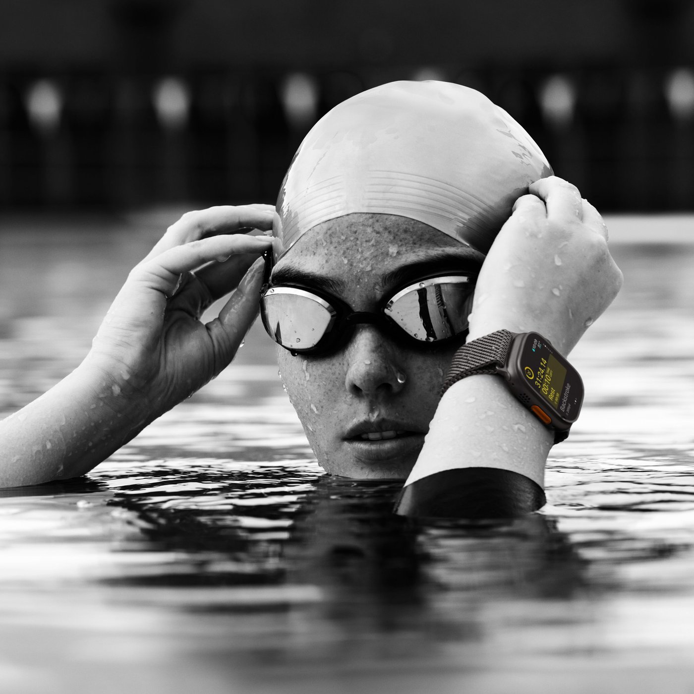 Apple Watch Ultra 2 GPS + Cellular Natural Titanium Case med Navy Ocean band