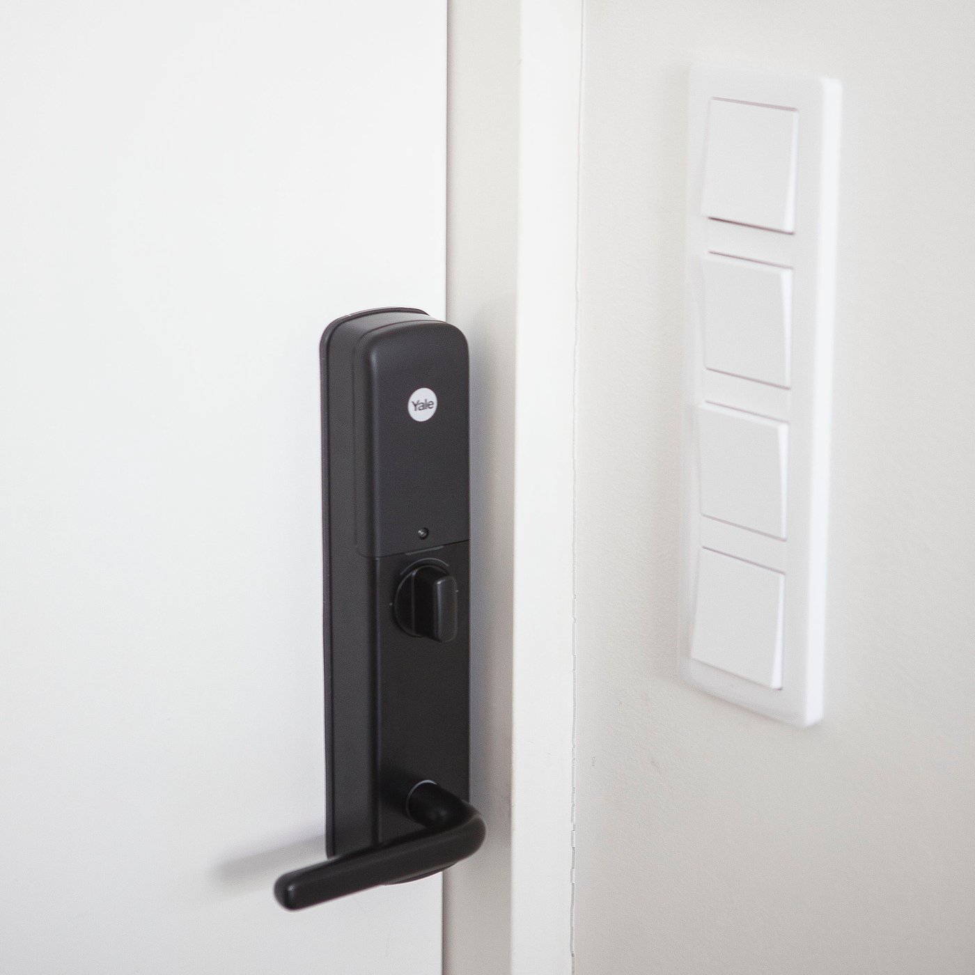 Yale Doorman Classic Home Svart