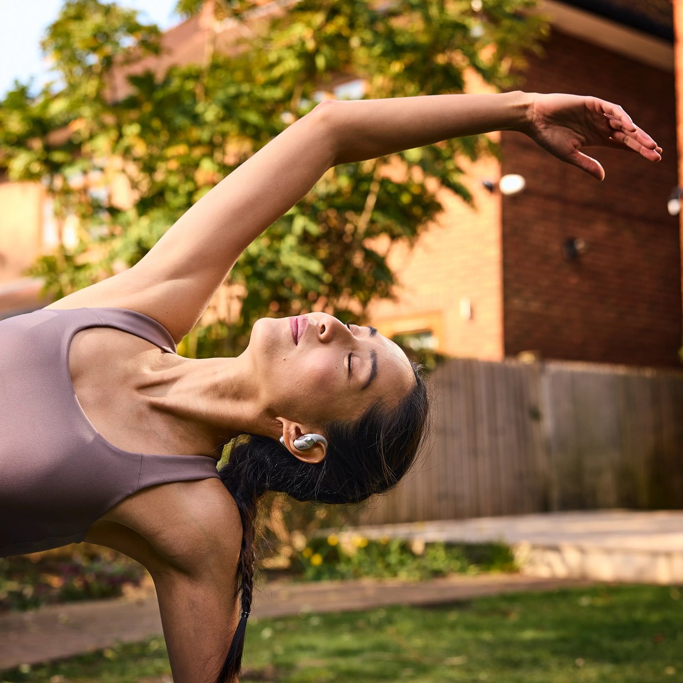 Shokz OpenFit 2+ open-ear-hörlurar Grå