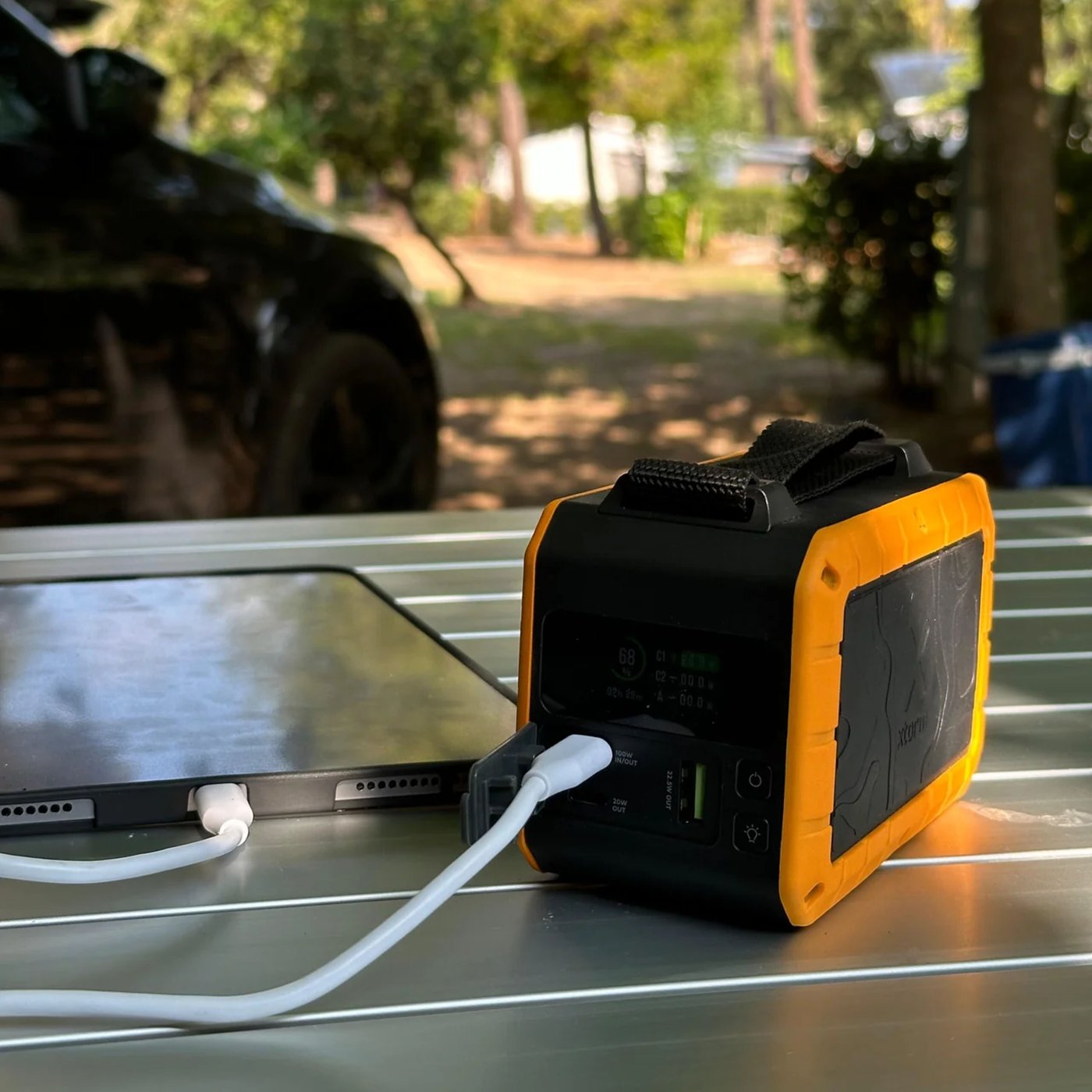 Xtorm Rugged XR204 Flashlight Powerbank 40000 mAh