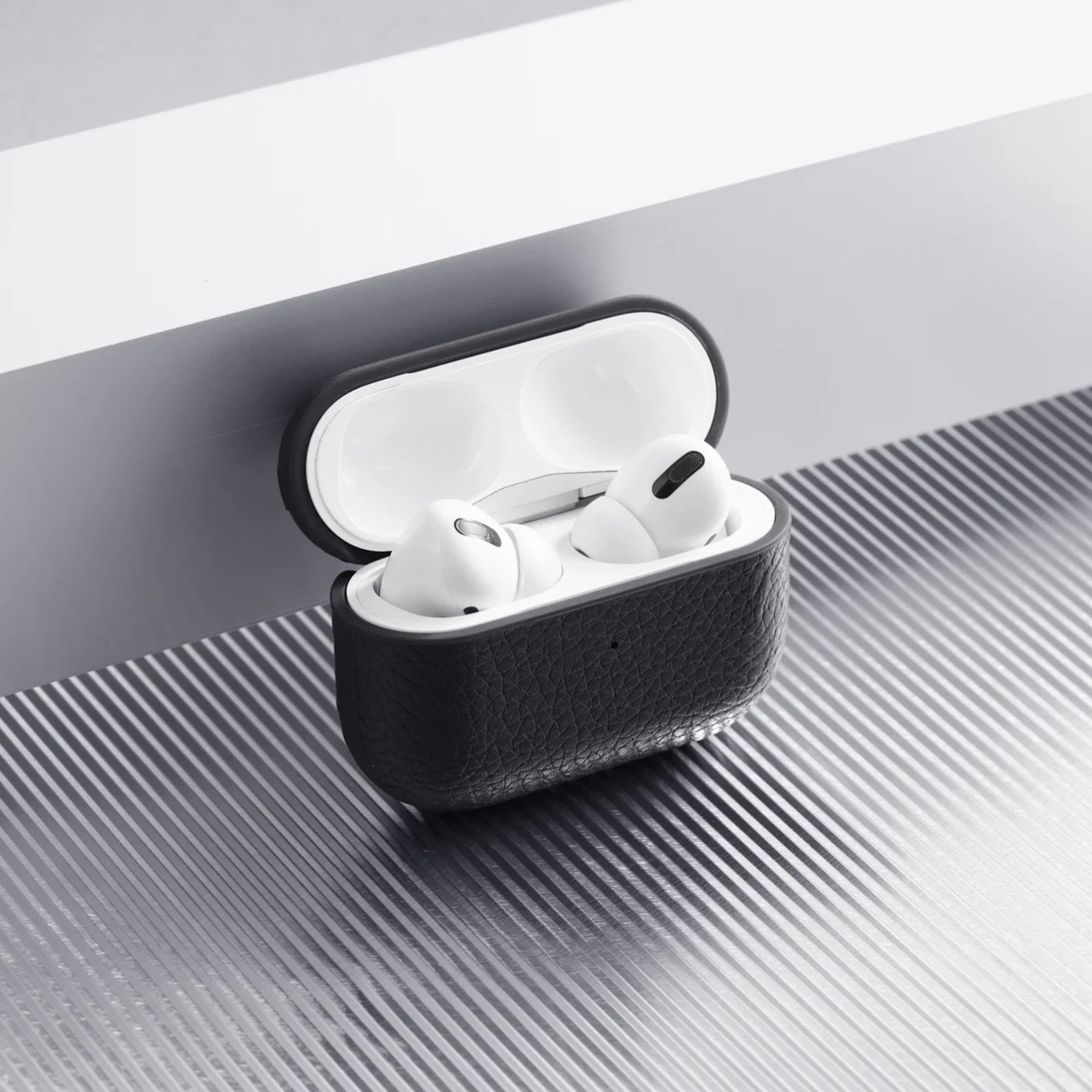 WOOLNUT WOOLNUT Skal i läder till AirPods Pro 3-laddfodral Svart