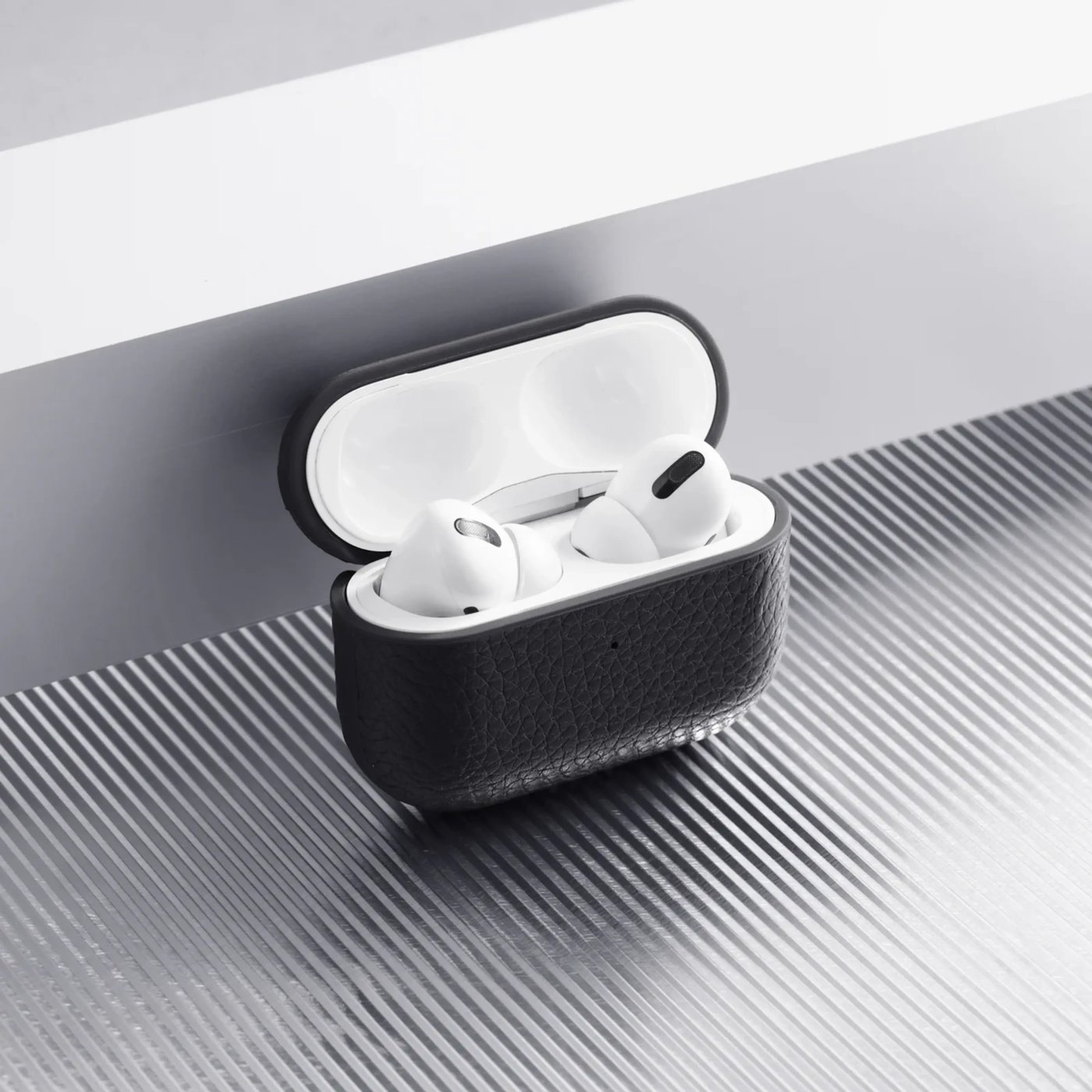 WOOLNUT Skal i läder till AirPods Pro 3-laddfodral Svart