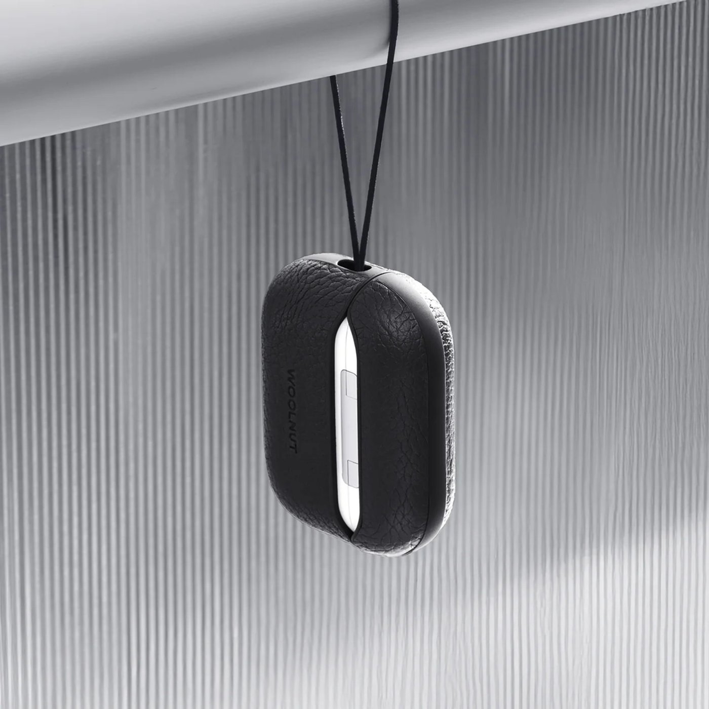 WOOLNUT Skal i läder till AirPods Pro 3-laddfodral Svart