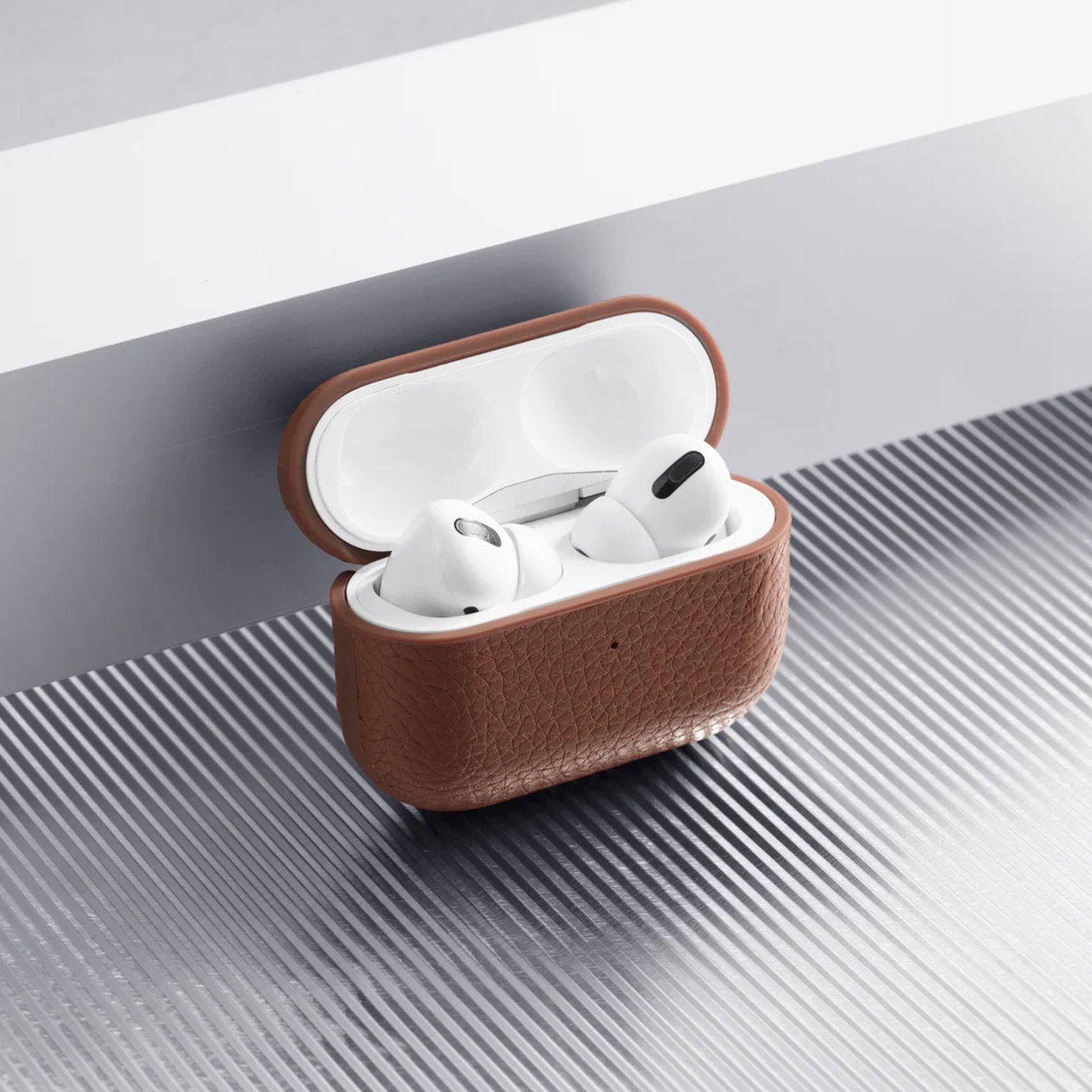 WOOLNUT Skal i läder till AirPods Pro 3-laddfodral Cognac