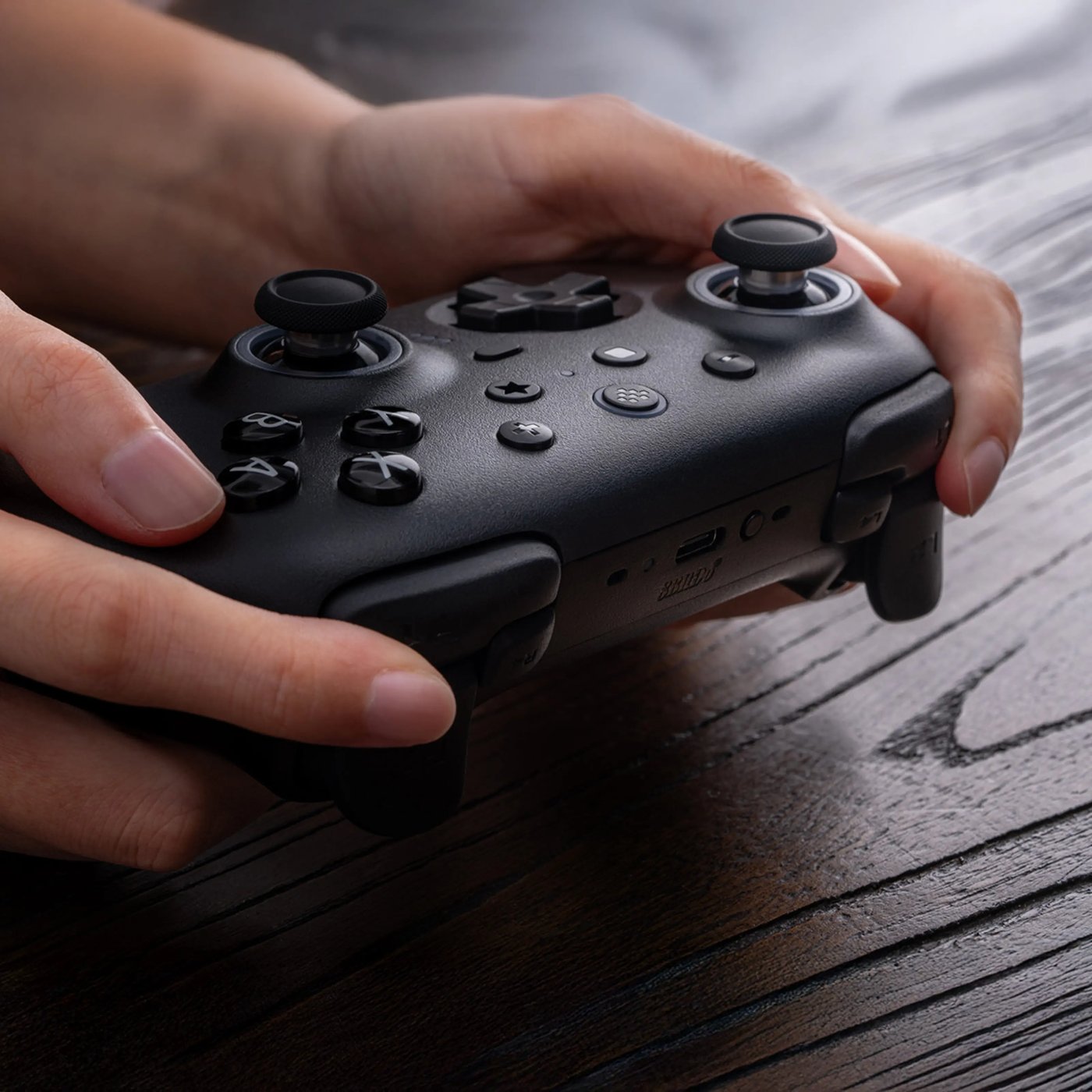 8Bitdo Ultimate 2 Bluetooth-kontroller Svart