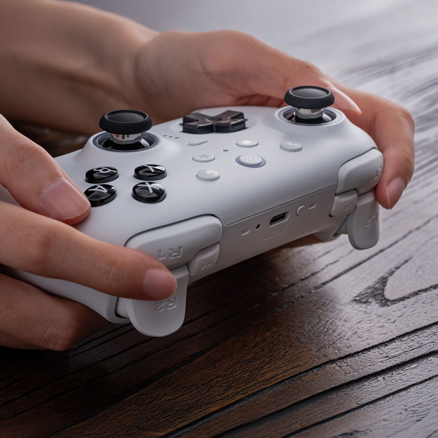 8Bitdo Ultimate 2 Bluetooth-kontroller Hvit