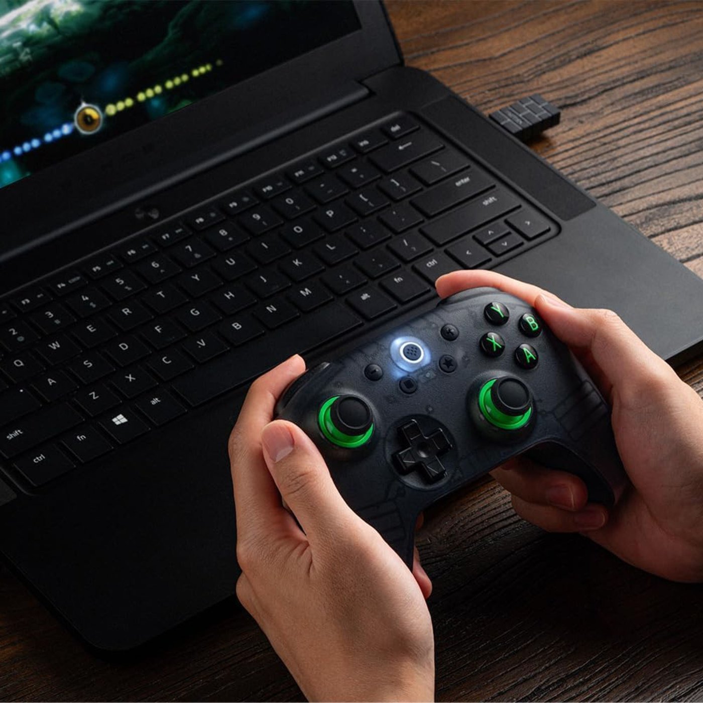 8Bitdo Ultimate 2C trådlös handkontroll – Transparent Black