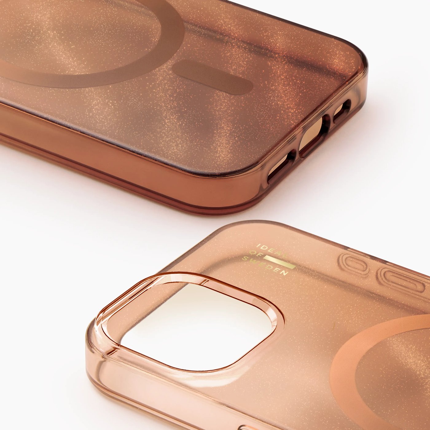 IDEAL OF SWEDEN Clear MagSafe Case för iPhone 13, 14, 15, 16e och 17e Mocha Mousse