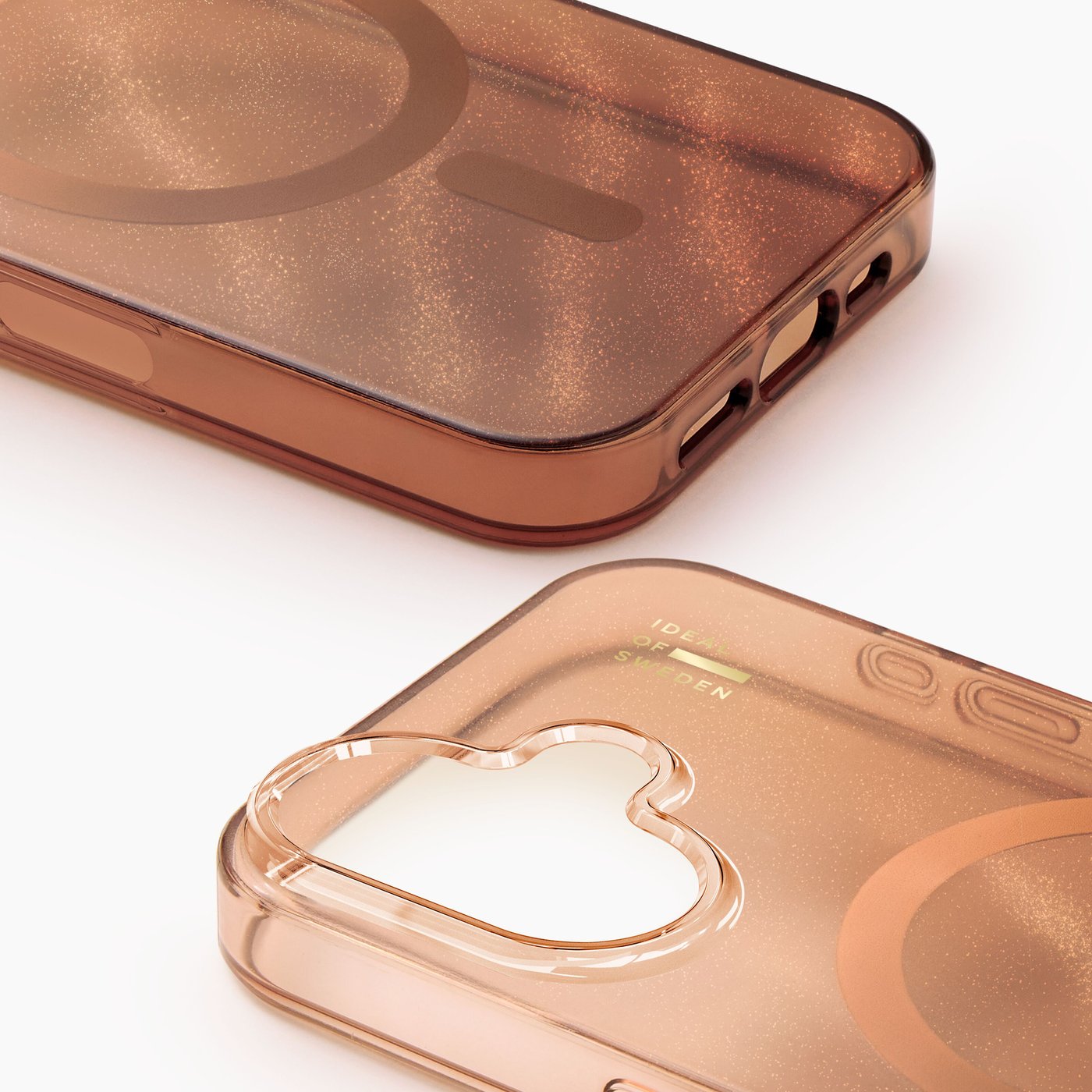 IDEAL OF SWEDEN Clear MagSafe Case – mobildeksel til iPhone 16 Mocha Mousse