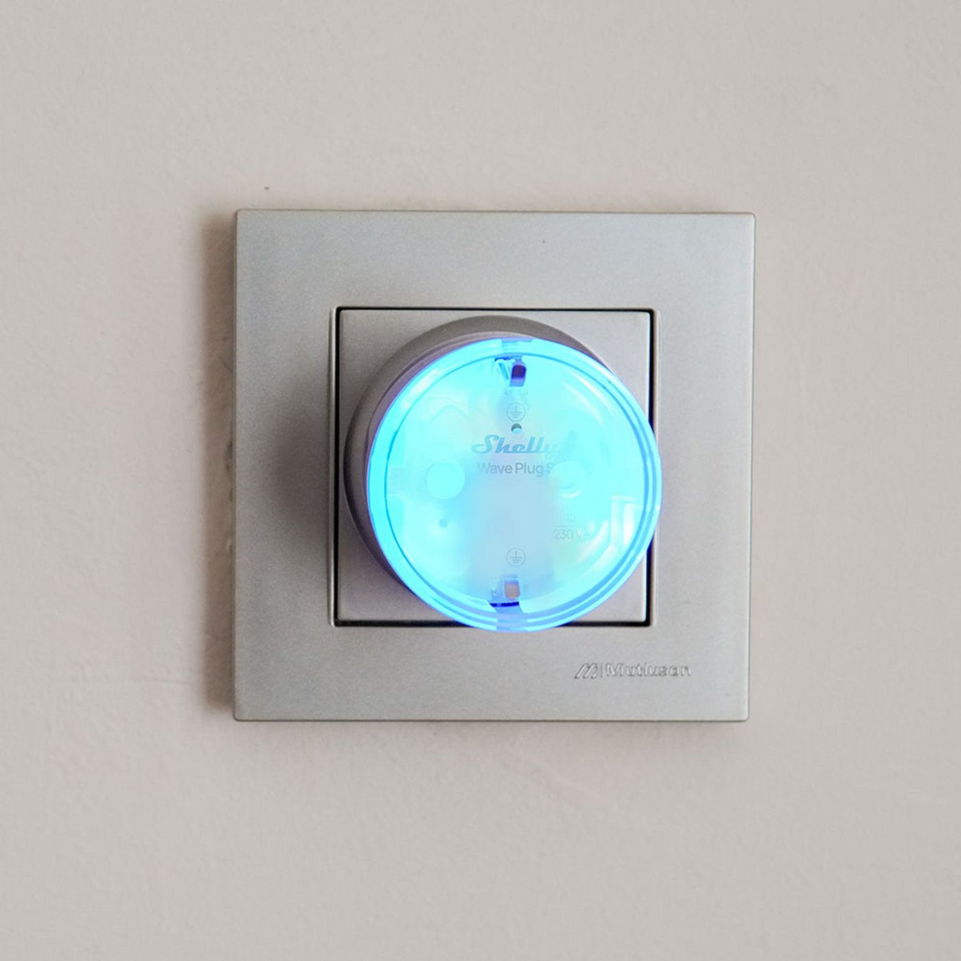 Shelly Wave Plug S LR – smart Z-Wave-plugg med energimätning Svart