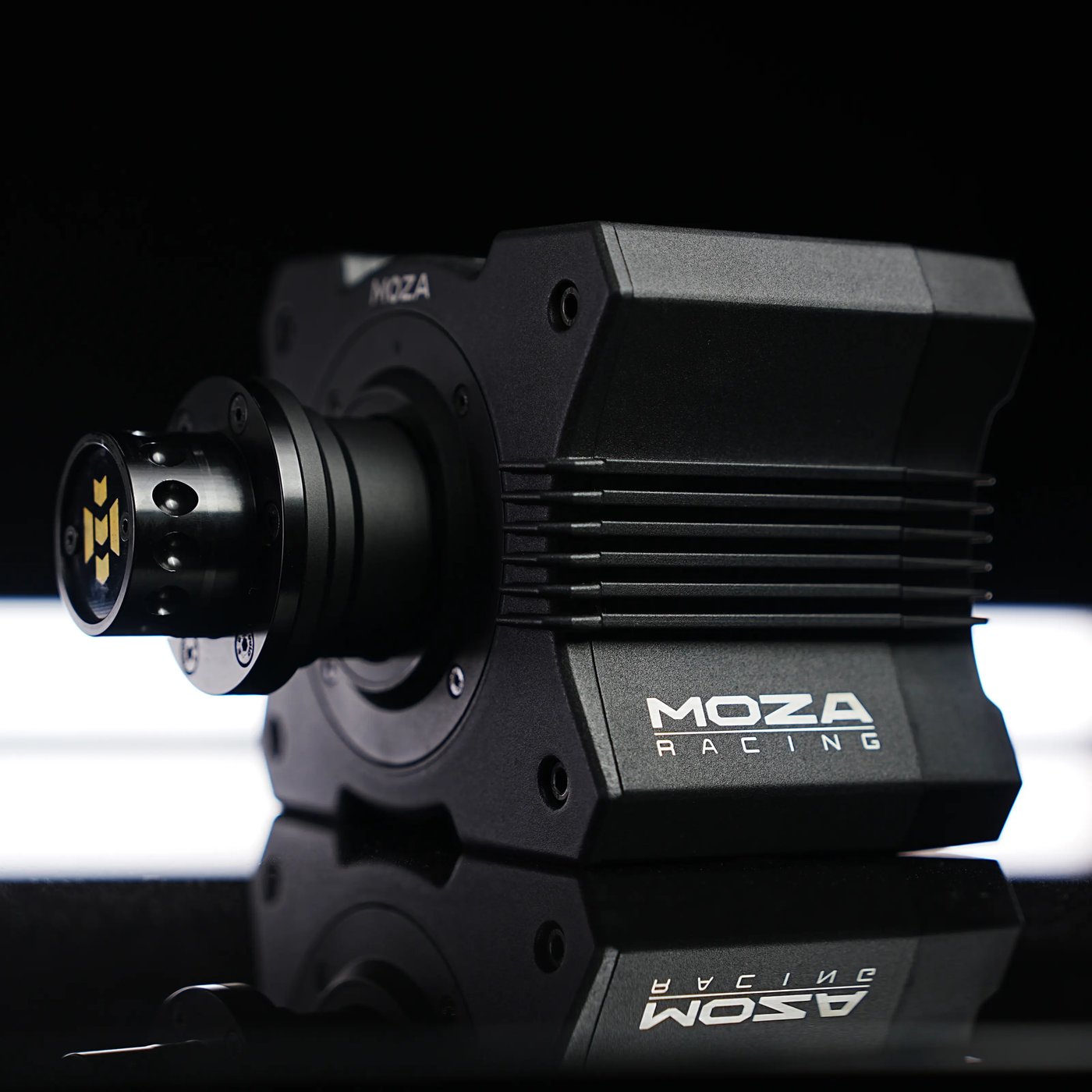 MOZA Racing R5 racingsimulator med ratt och pedaler