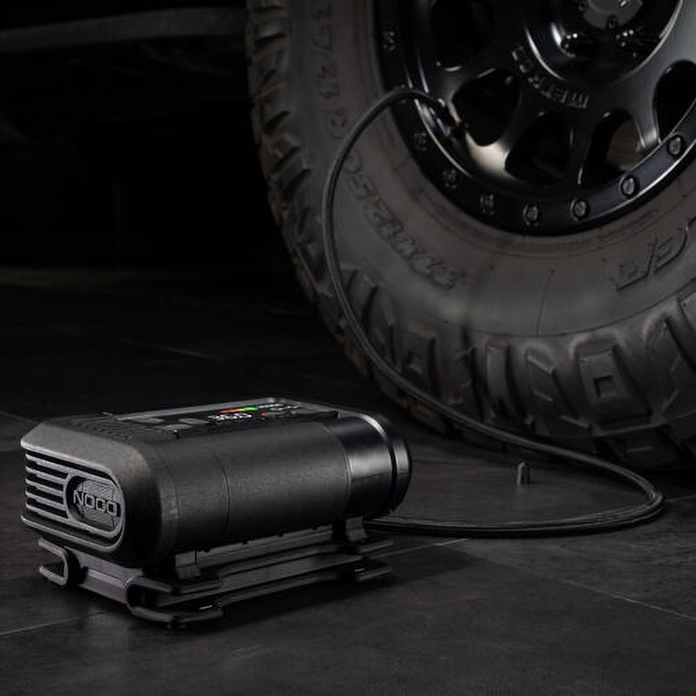 Noco Boost+Air AX65 starthjelp med luftkompressor 2000 A