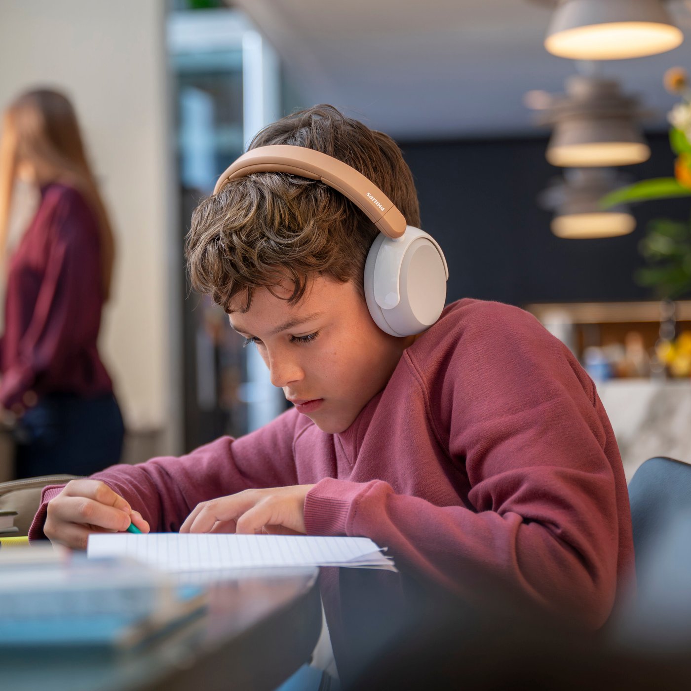 Philips Trådlösa over-ear-hörlurar för barn med brusreducering Beige