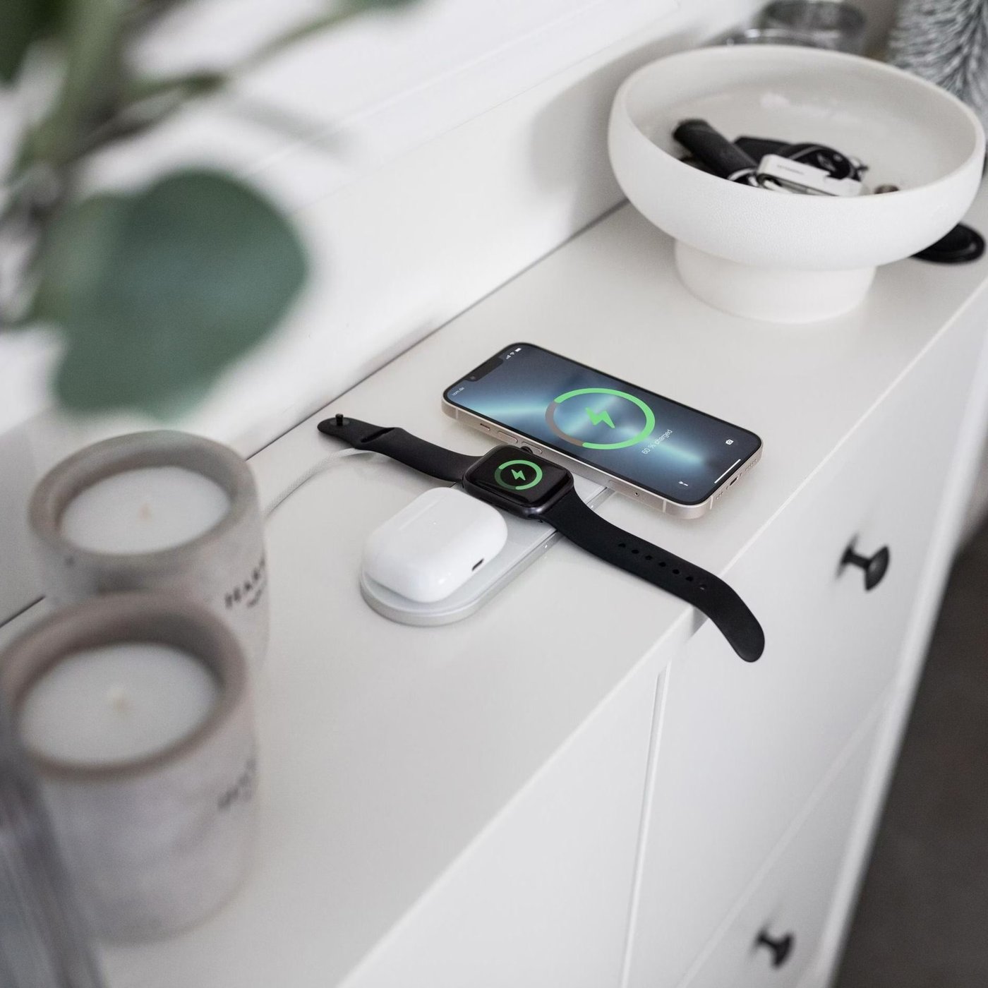 Vonmählen Aura Home 3-i-1 trådlös laddstation med MagSafe