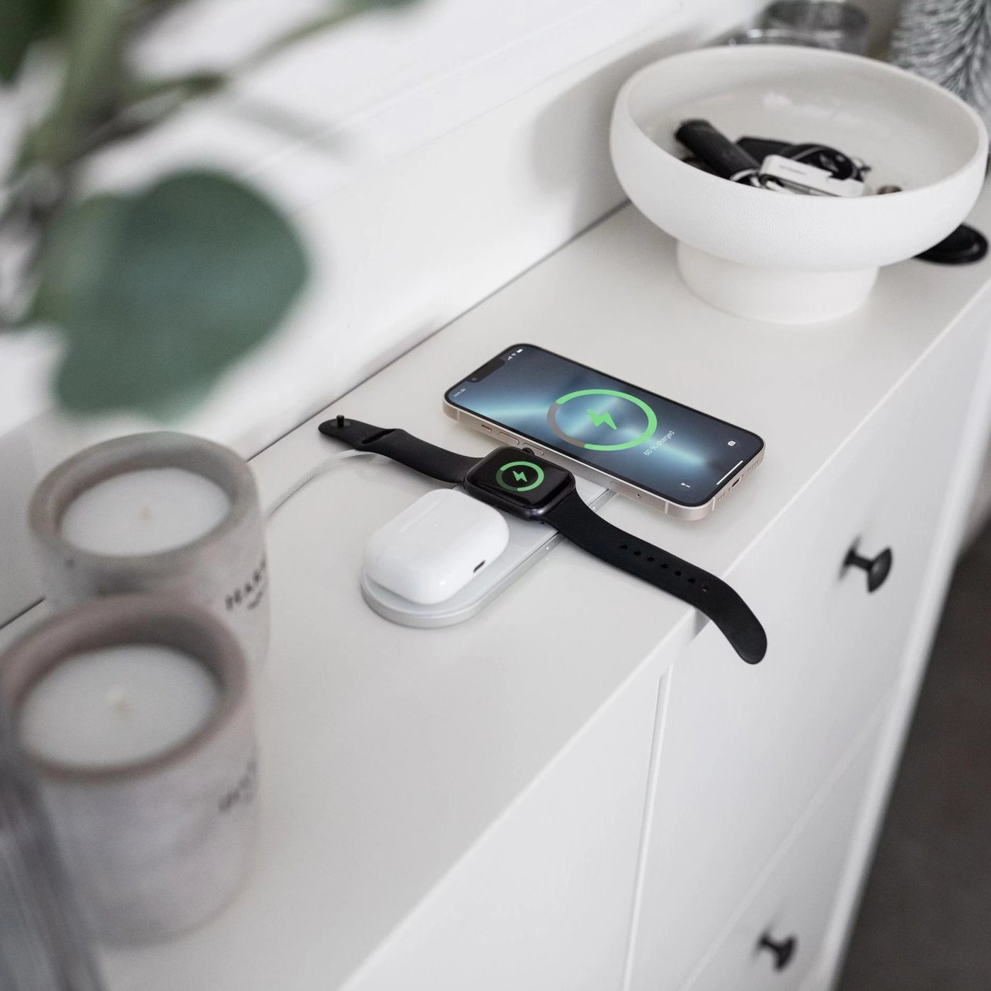 Vonmählen Aura Home 3-i-1 trådlös laddstation med MagSafe