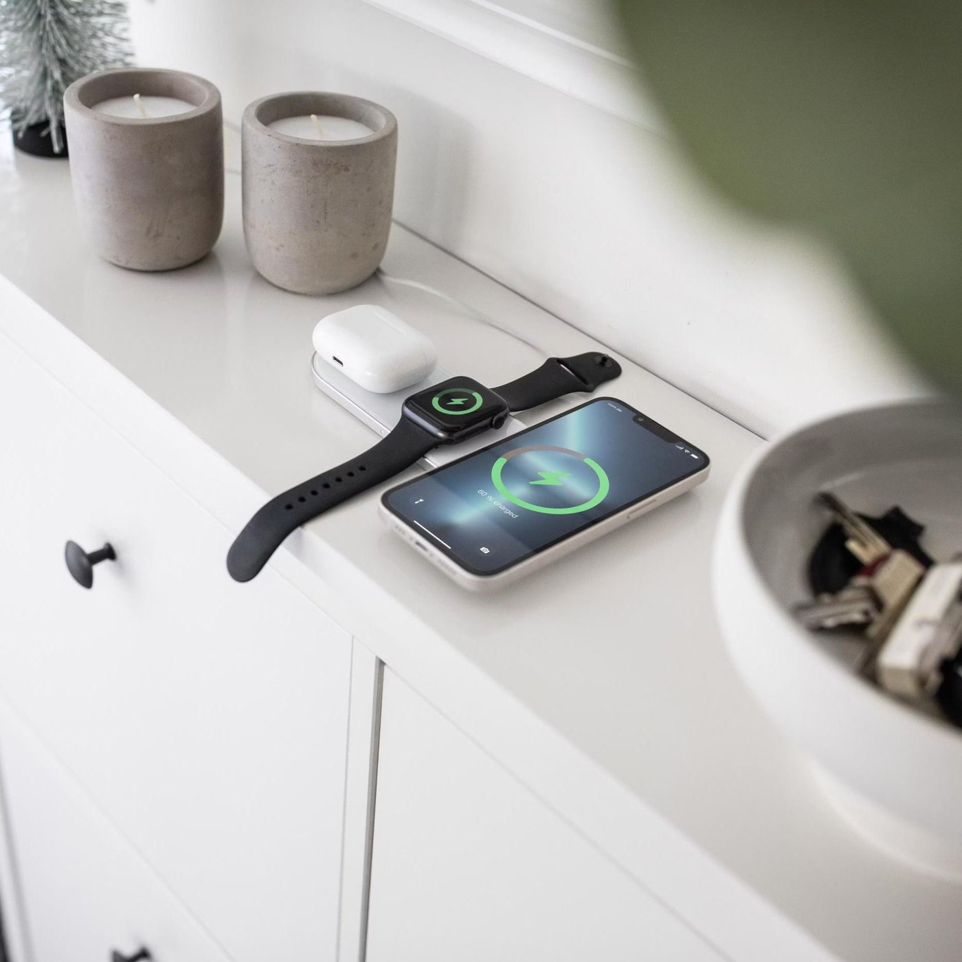 Vonmählen Aura Home 3-i-1 trådlös laddstation med MagSafe