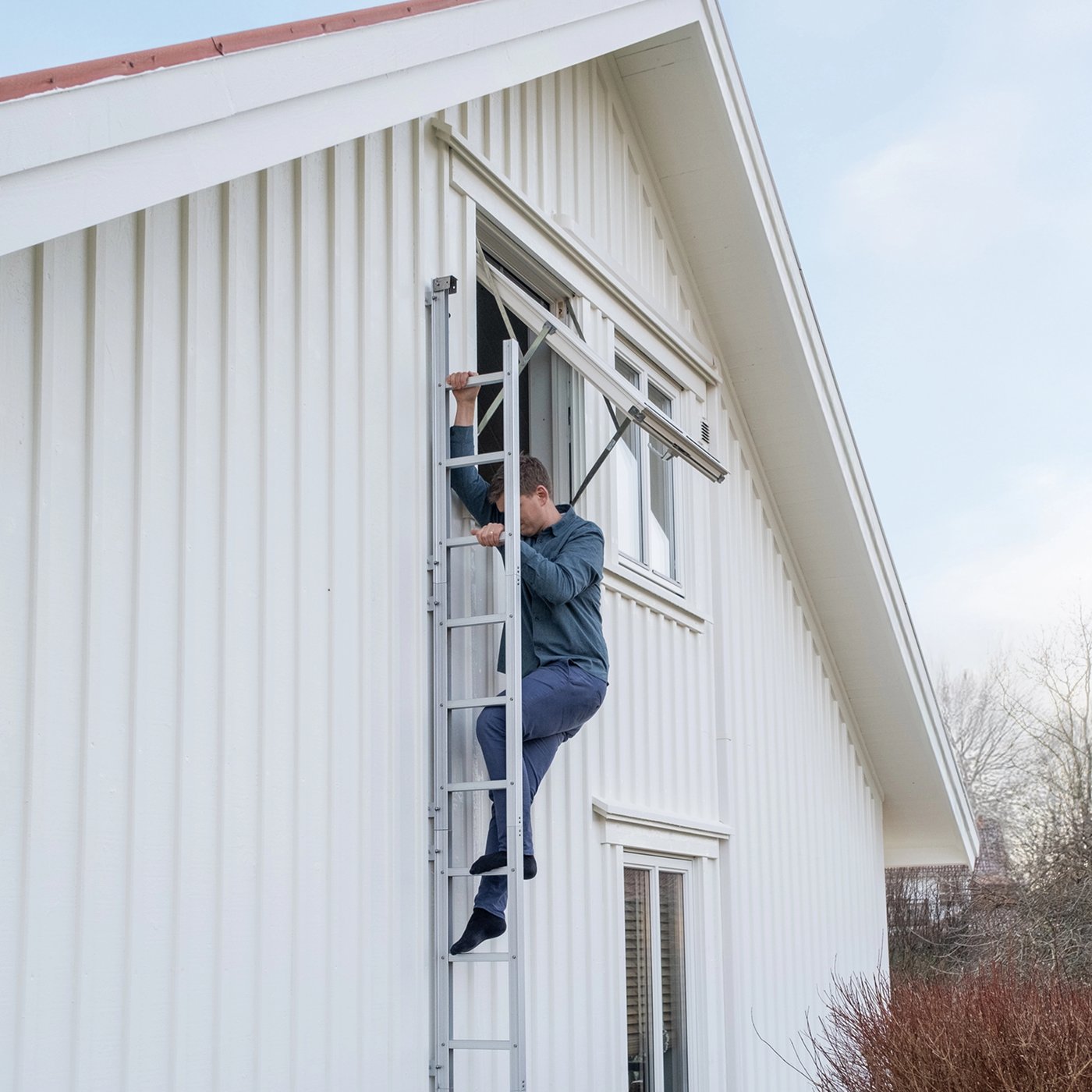Housegard Utfällbar utrymningsstege för fasadmontering 3,9 m