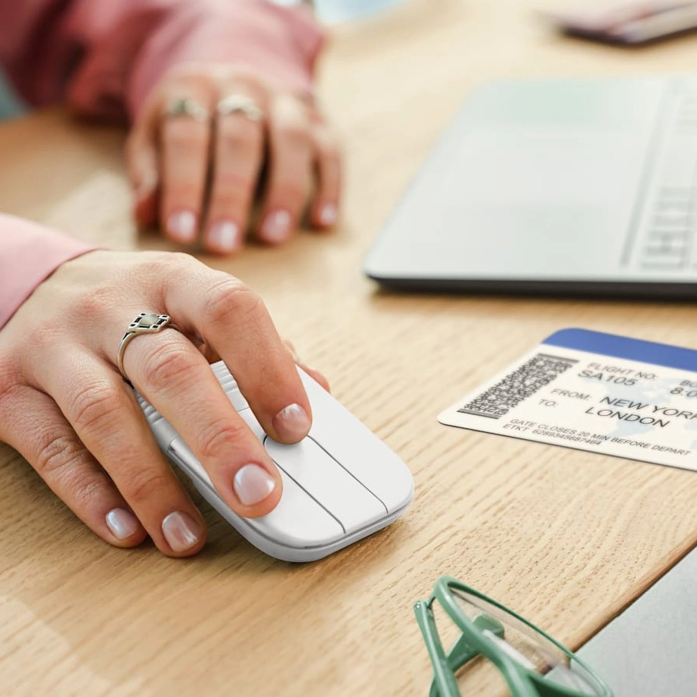 Logitech Mobi Fold sammenleggbar trådløs mus Off-white